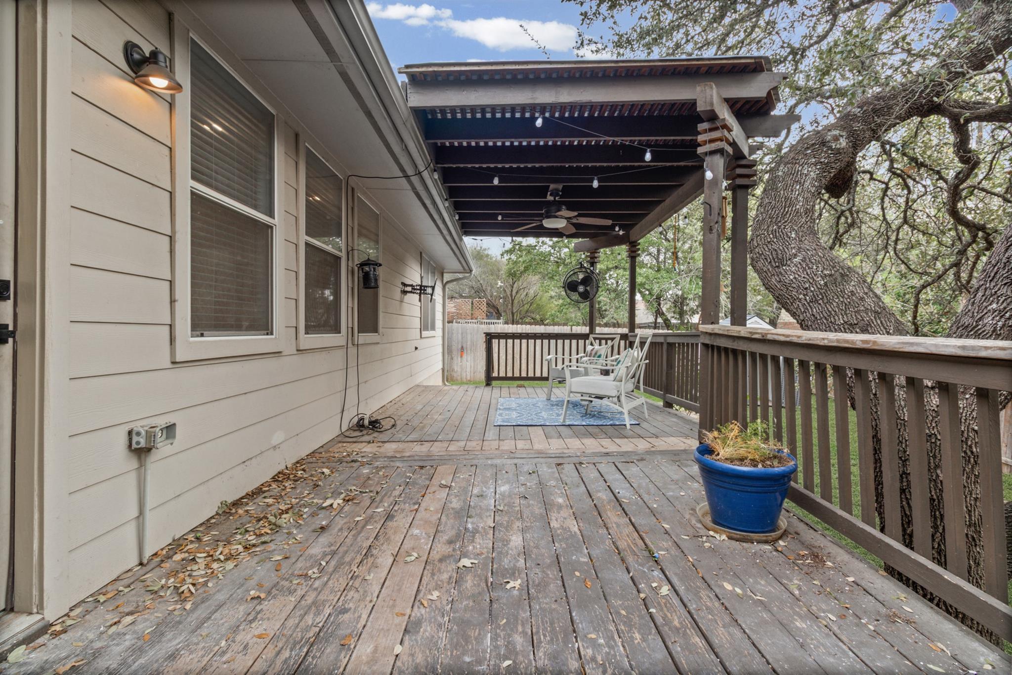 411 Las Colinas Dr, Leander, TX 78641