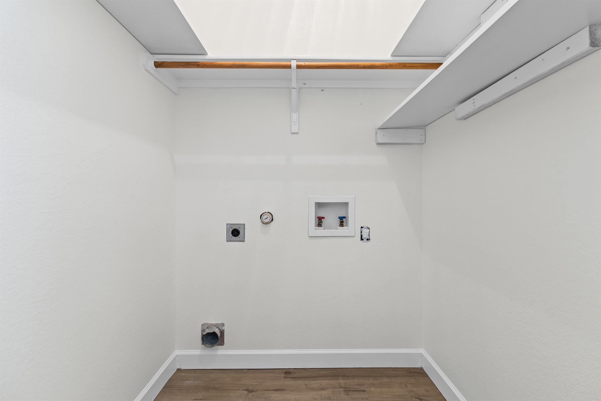 411 Las Colinas Dr, Leander, TX 78641