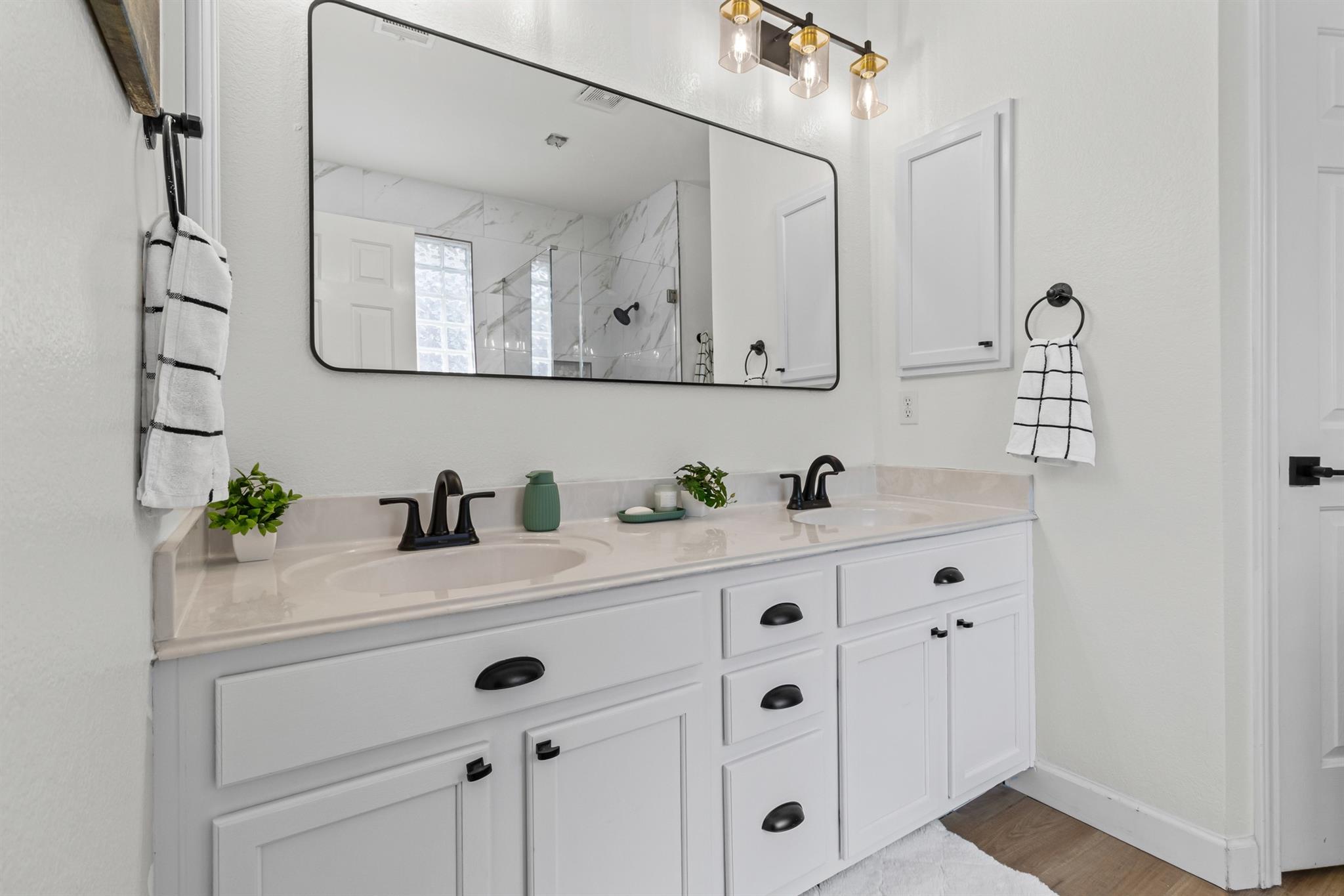 411 Las Colinas Dr, Leander, TX 78641