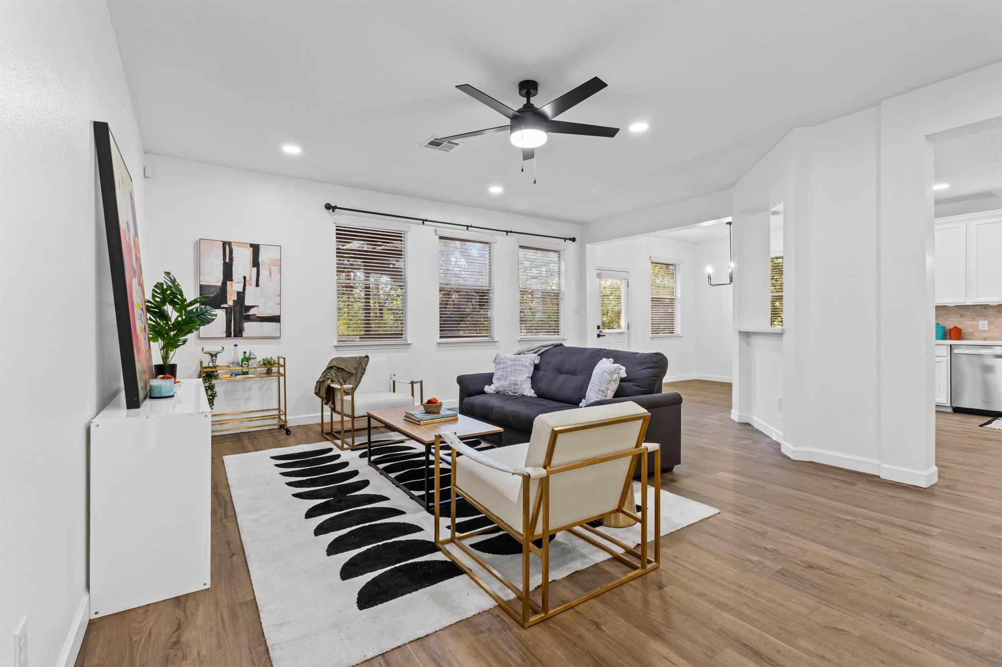 411 Las Colinas Dr, Leander, TX 78641