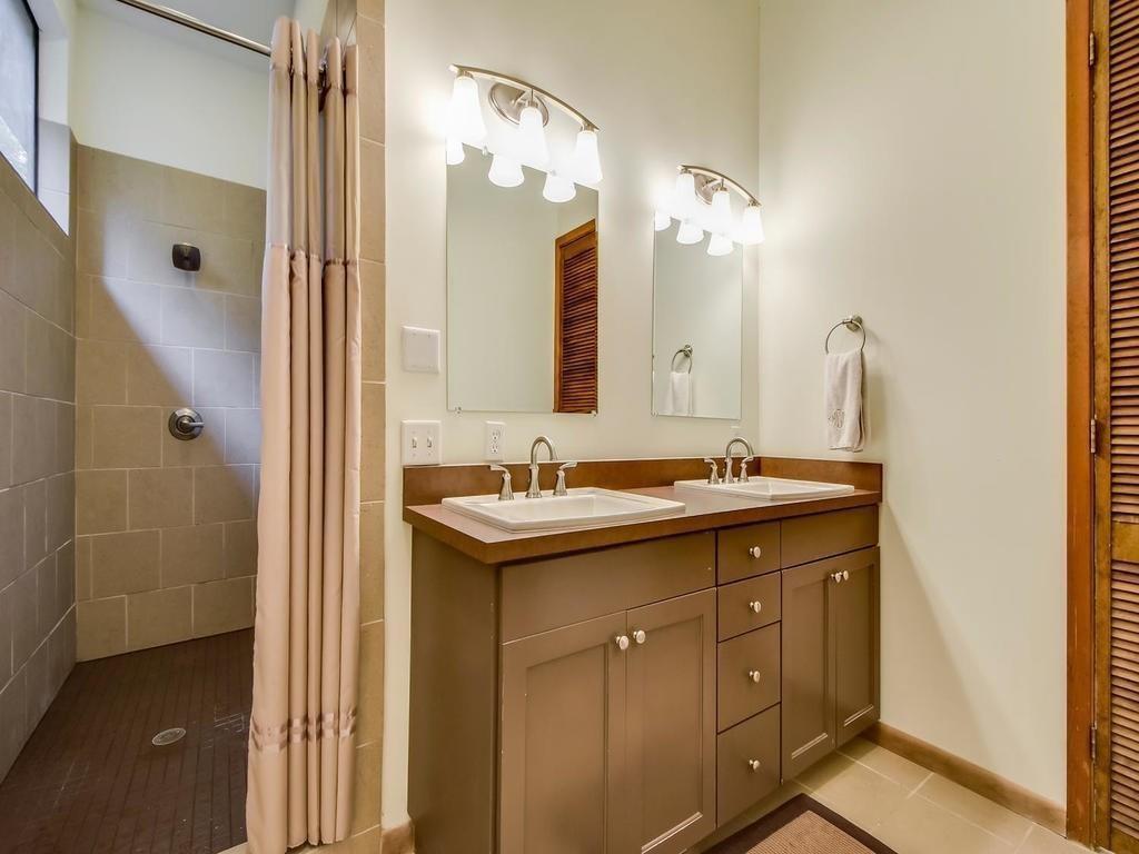 800 Leonard St, Austin, TX 78705