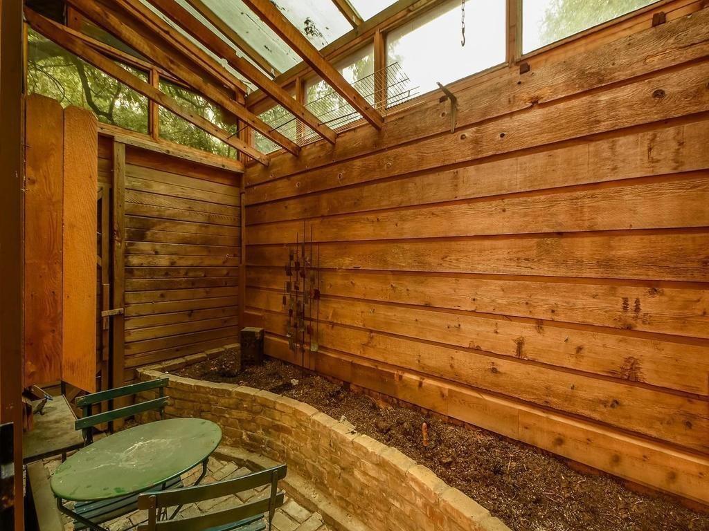 800 Leonard St, Austin, TX 78705