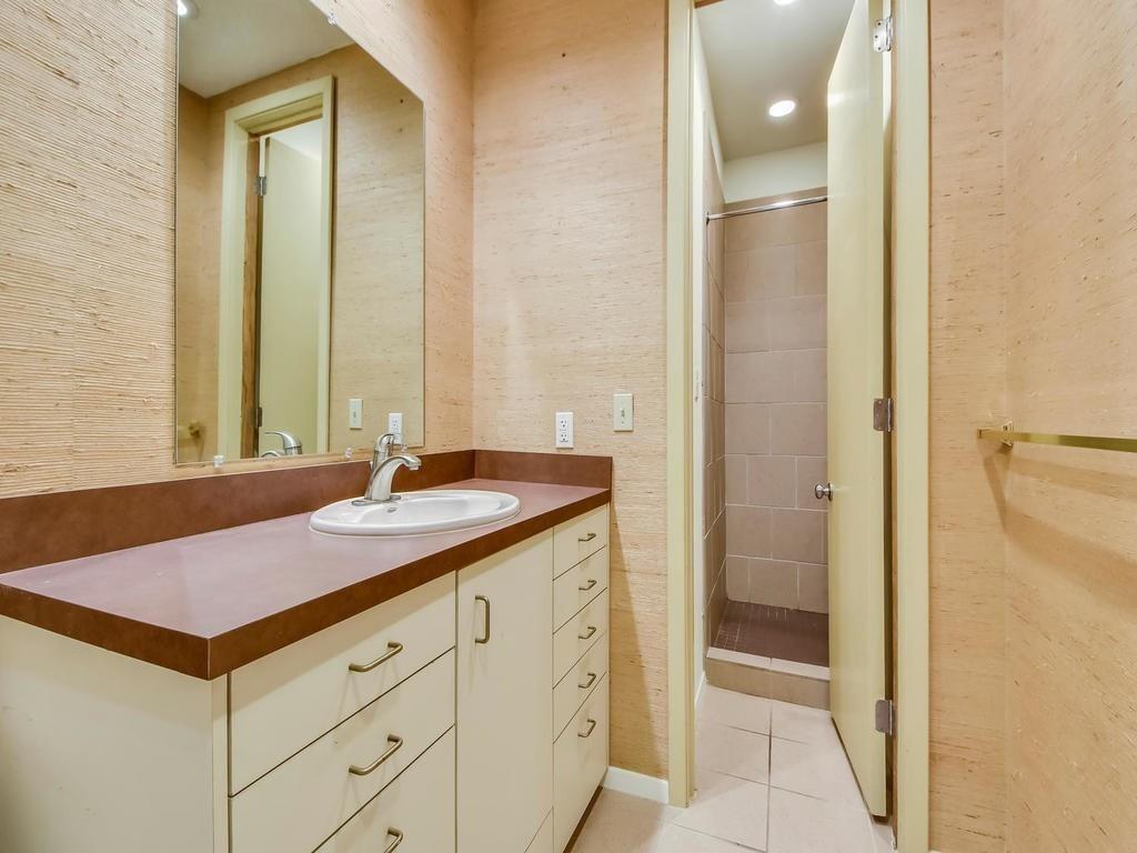 800 Leonard St, Austin, TX 78705