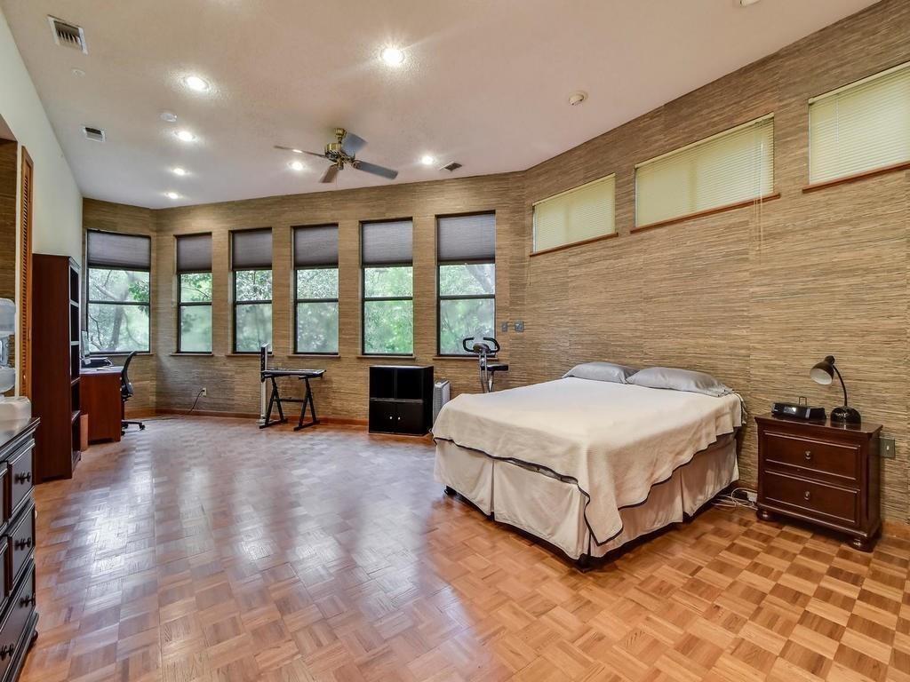 800 Leonard St, Austin, TX 78705