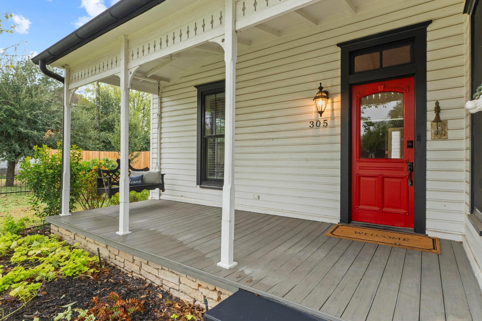 305 East St, Hutto, TX 78634