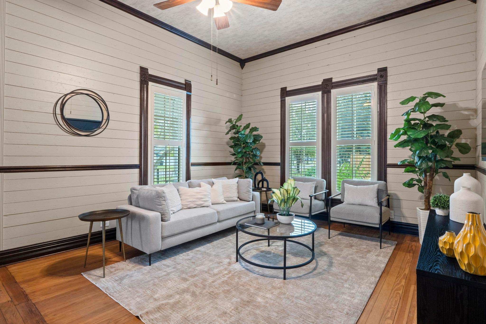 305 East St, Hutto, TX 78634