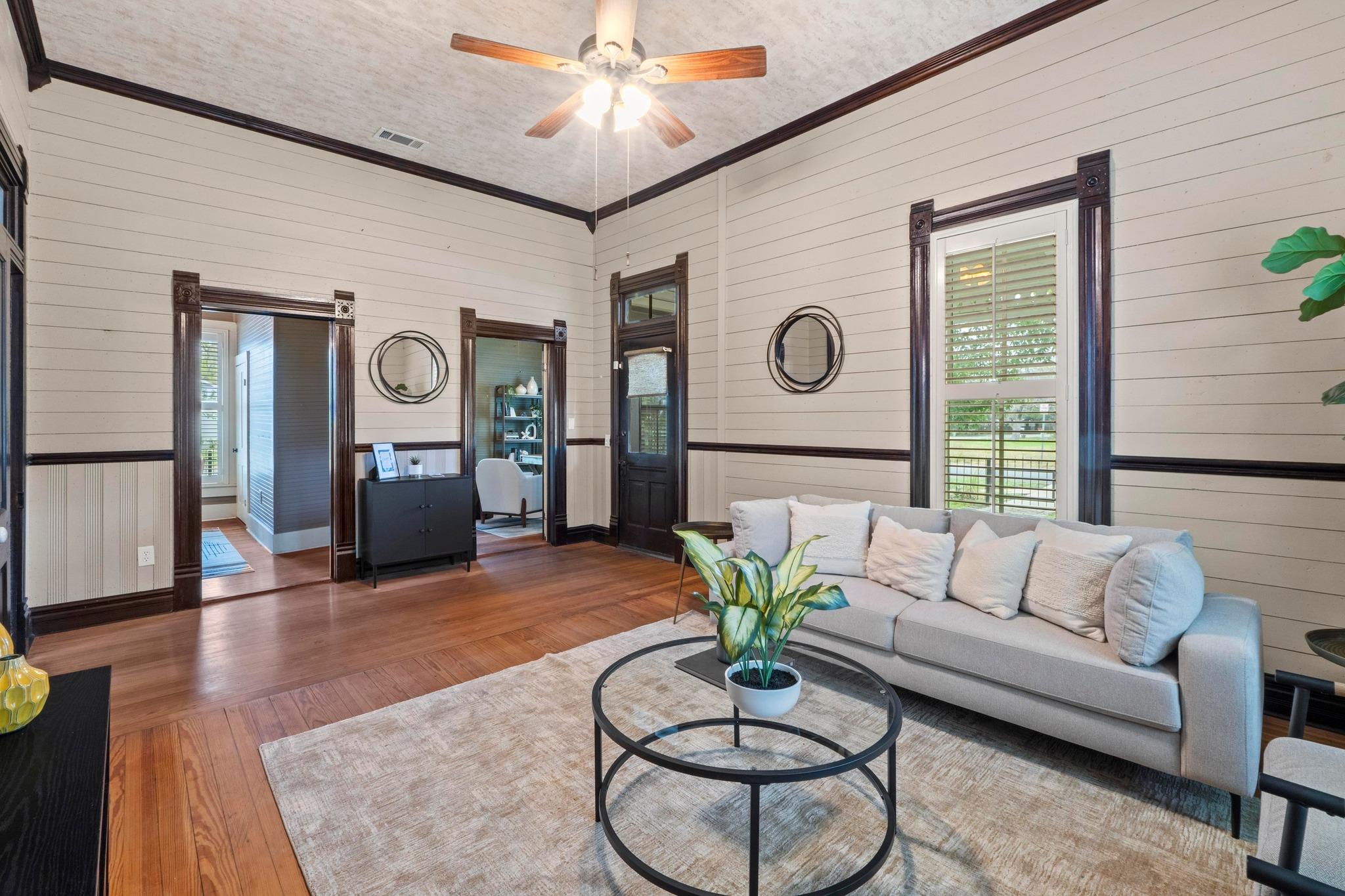 305 East St, Hutto, TX 78634