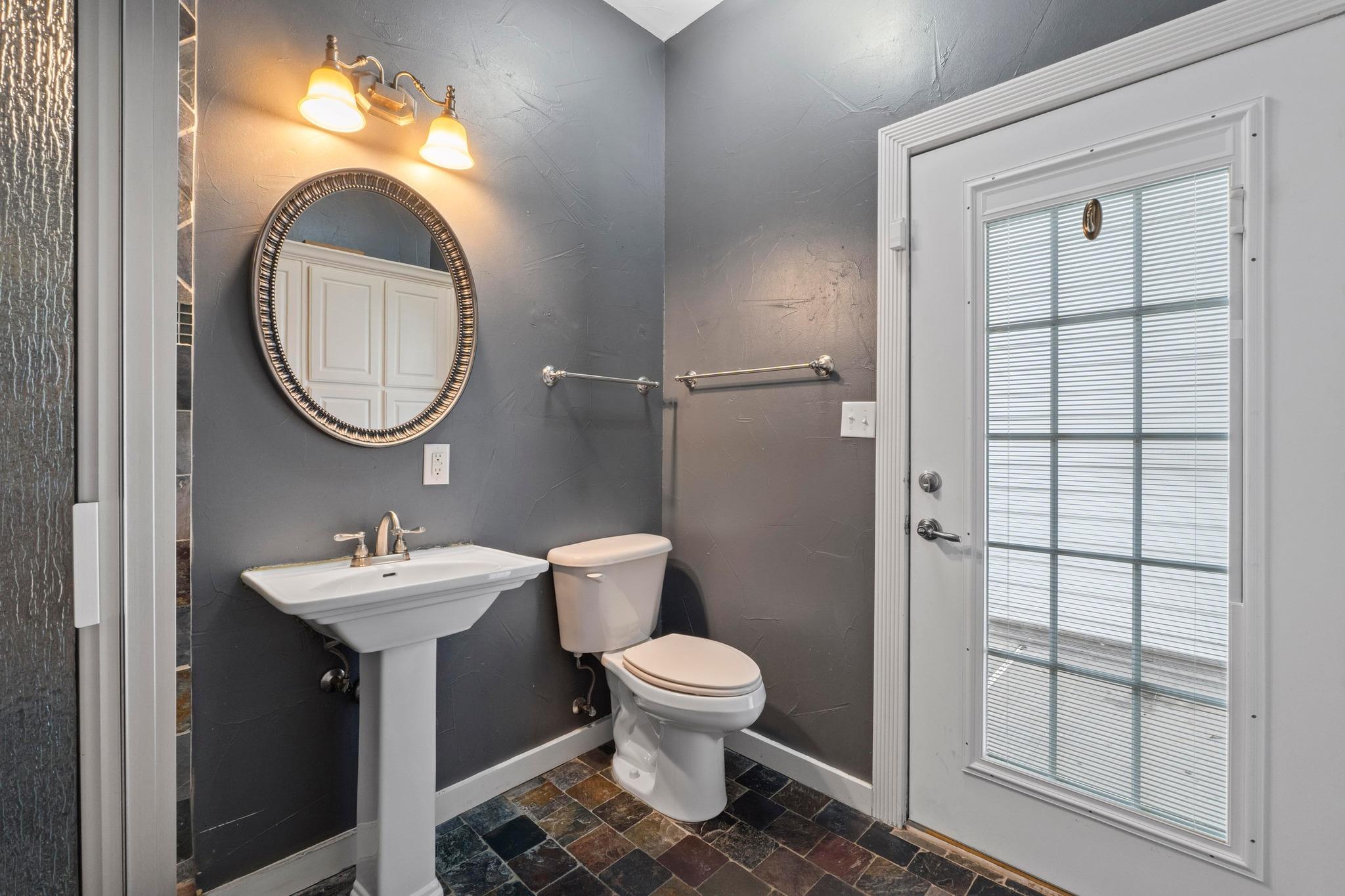 305 East St, Hutto, TX 78634