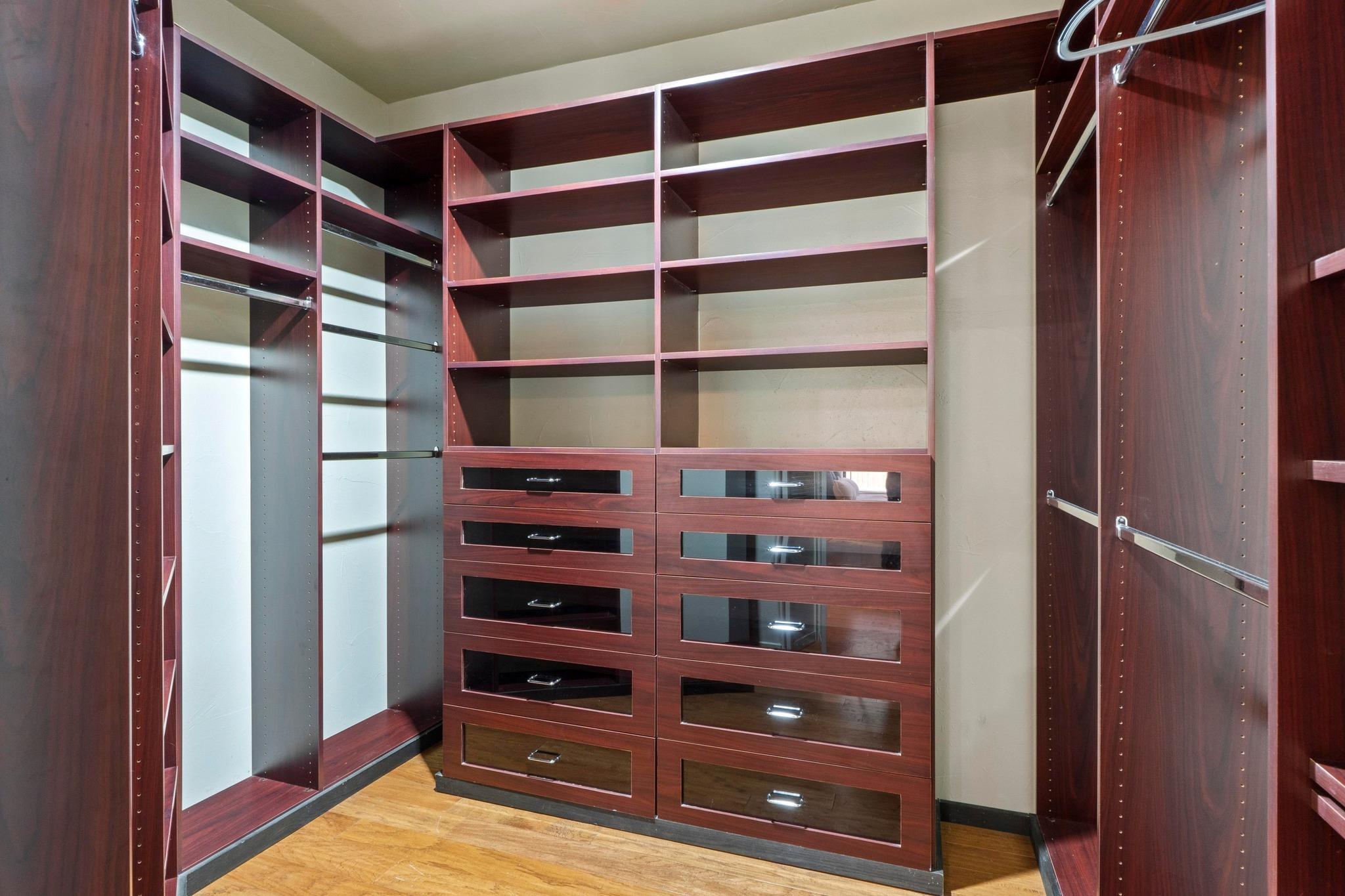 305 East St, Hutto, TX 78634