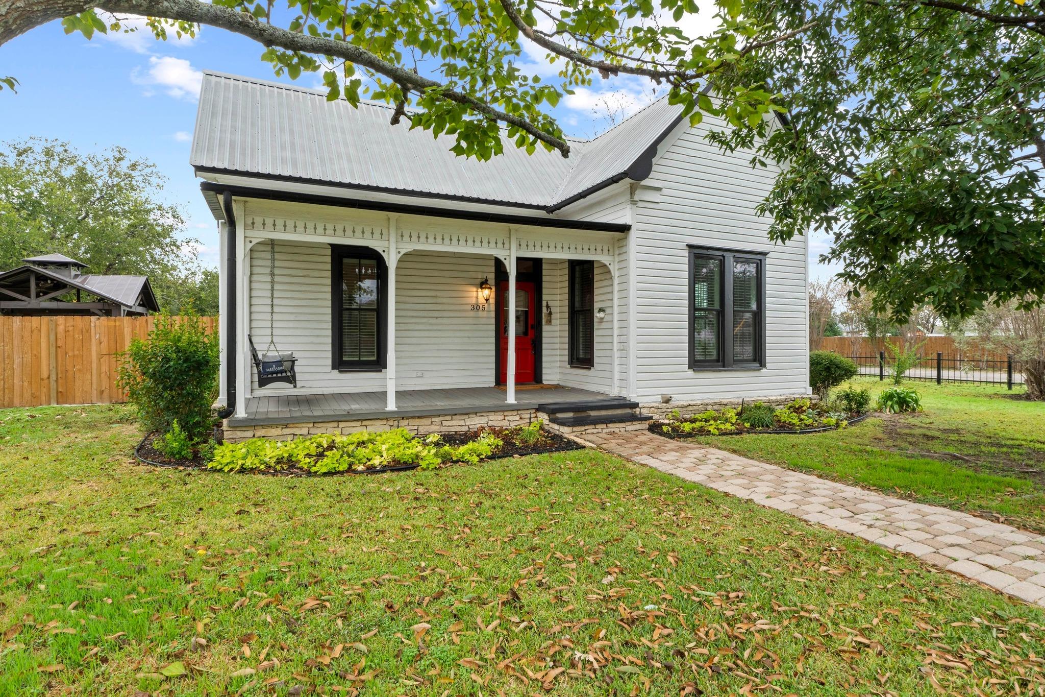 305 East St, Hutto, TX 78634