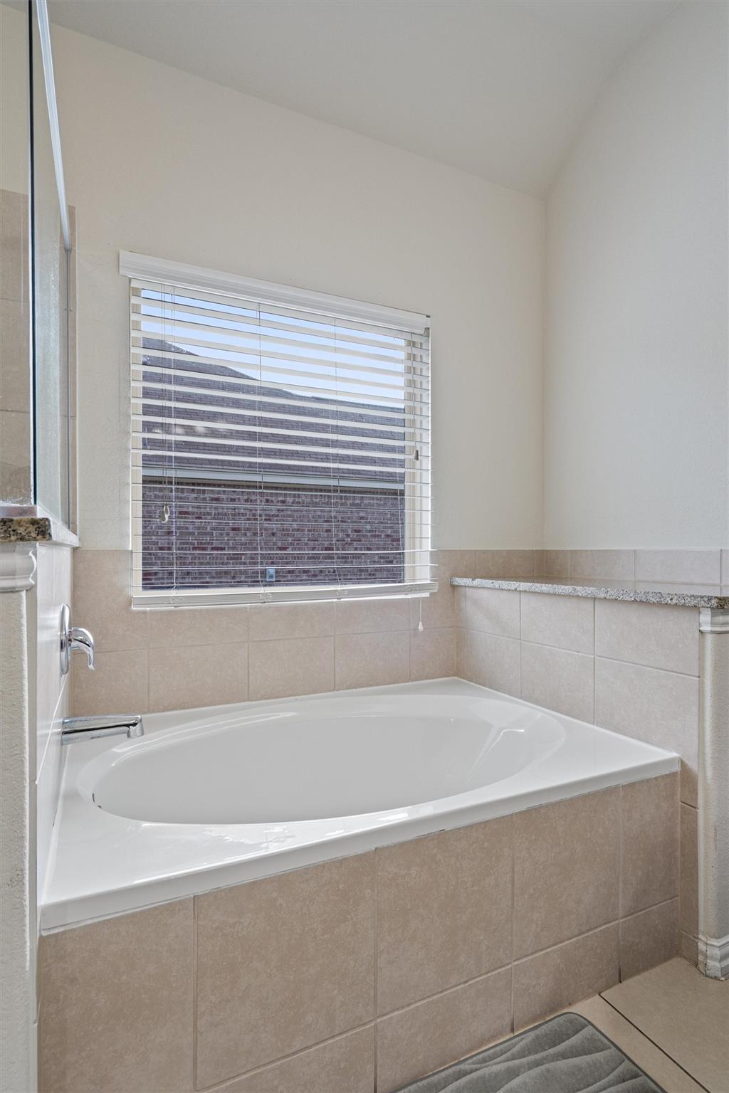 804 Farm House Dr, Hutto, TX 78634