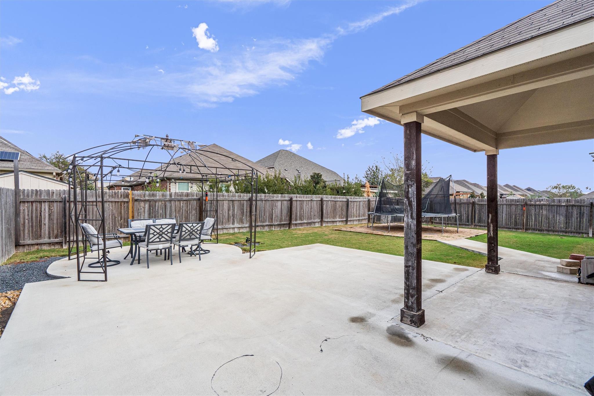 804 Farm House Dr, Hutto, TX 78634