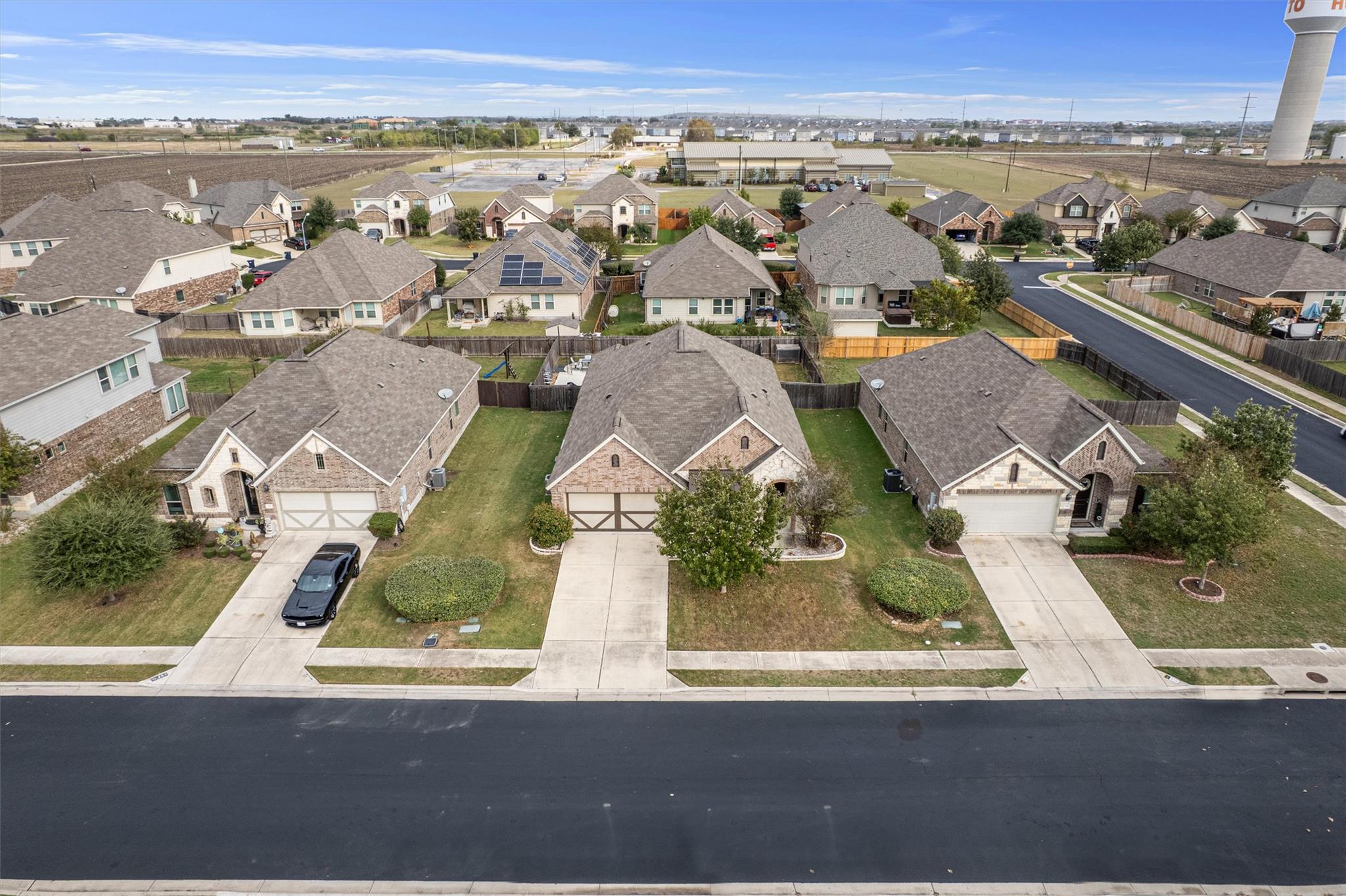 804 Farm House Dr, Hutto, TX 78634