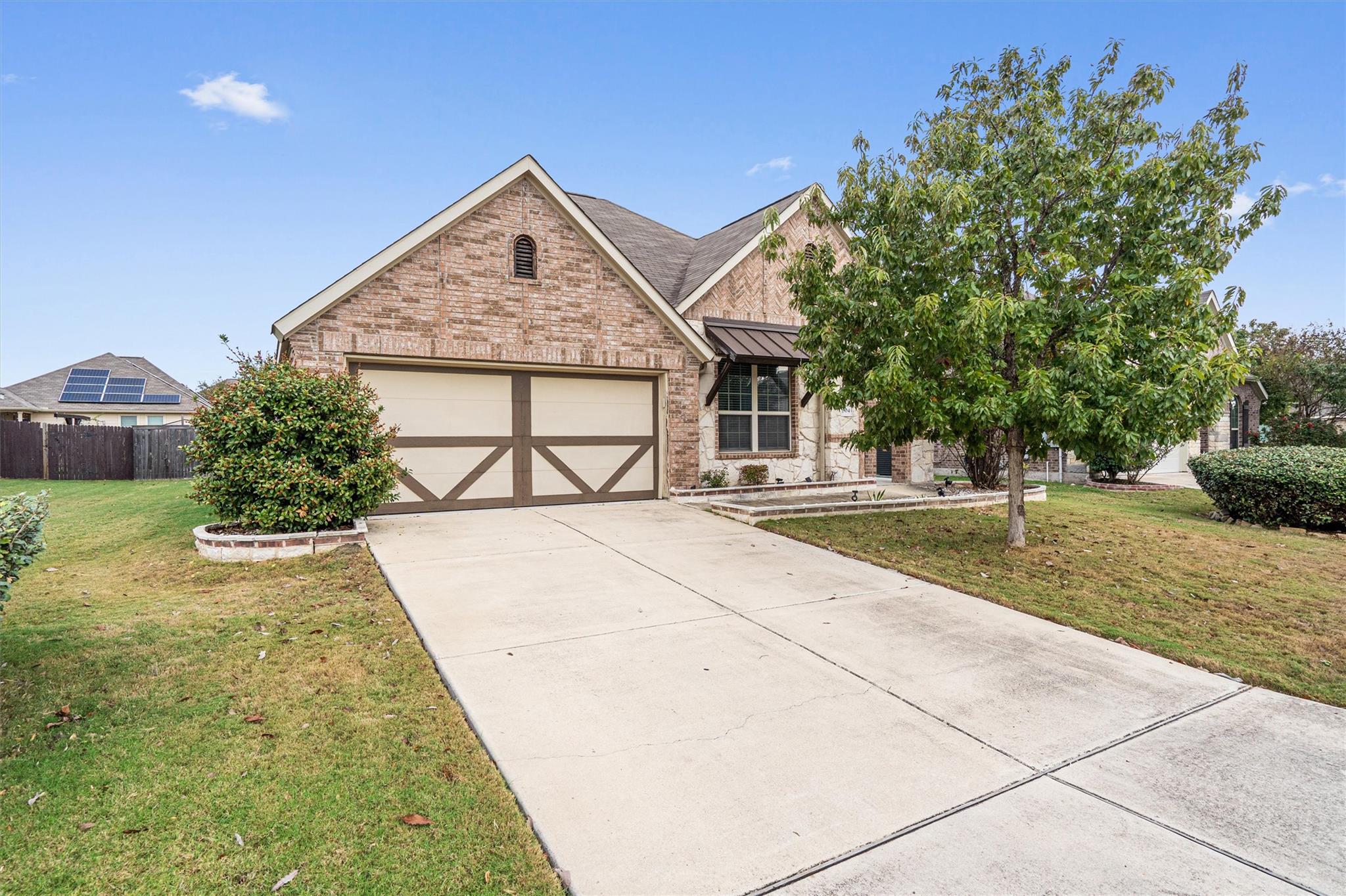 804 Farm House Dr, Hutto, TX 78634