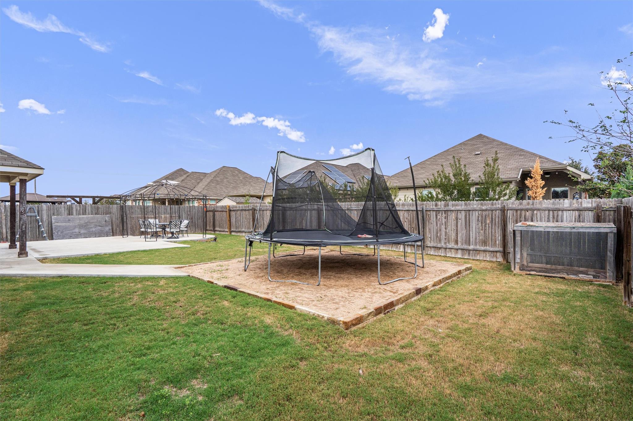 804 Farm House Dr, Hutto, TX 78634