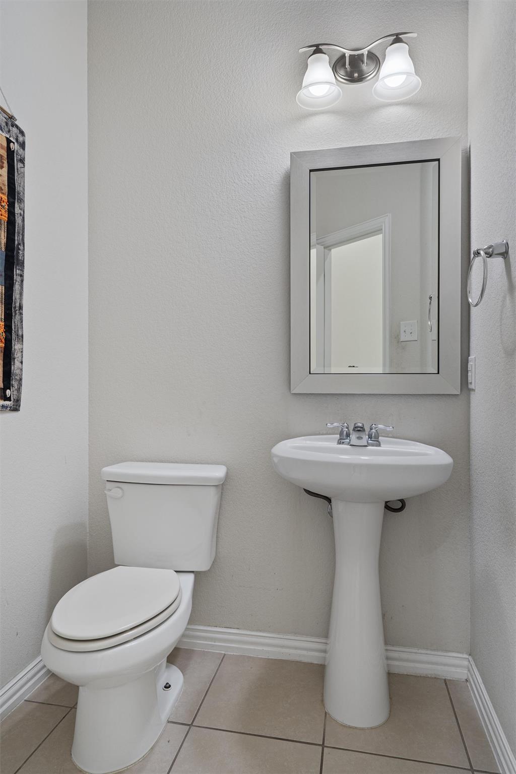 804 Farm House Dr, Hutto, TX 78634