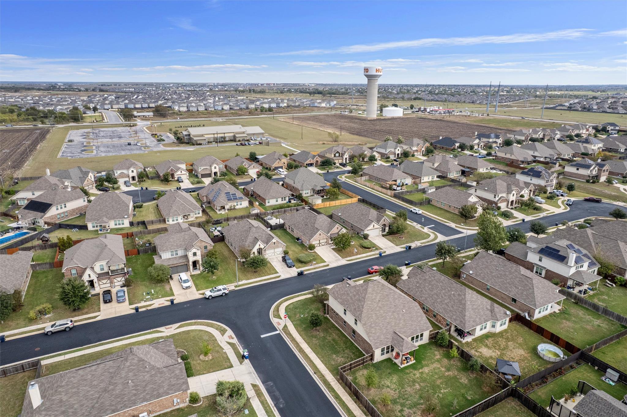 804 Farm House Dr, Hutto, TX 78634