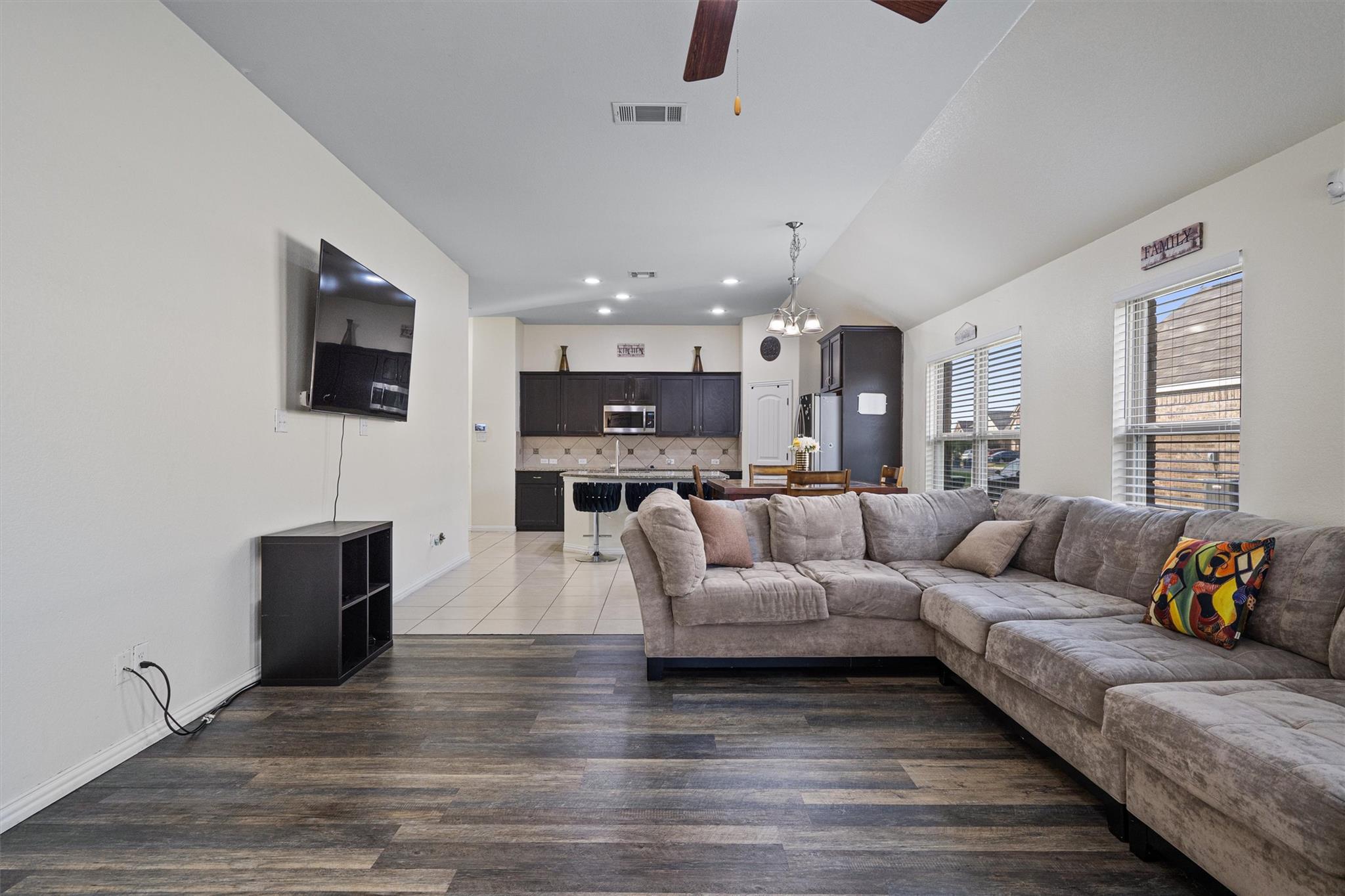 804 Farm House Dr, Hutto, TX 78634