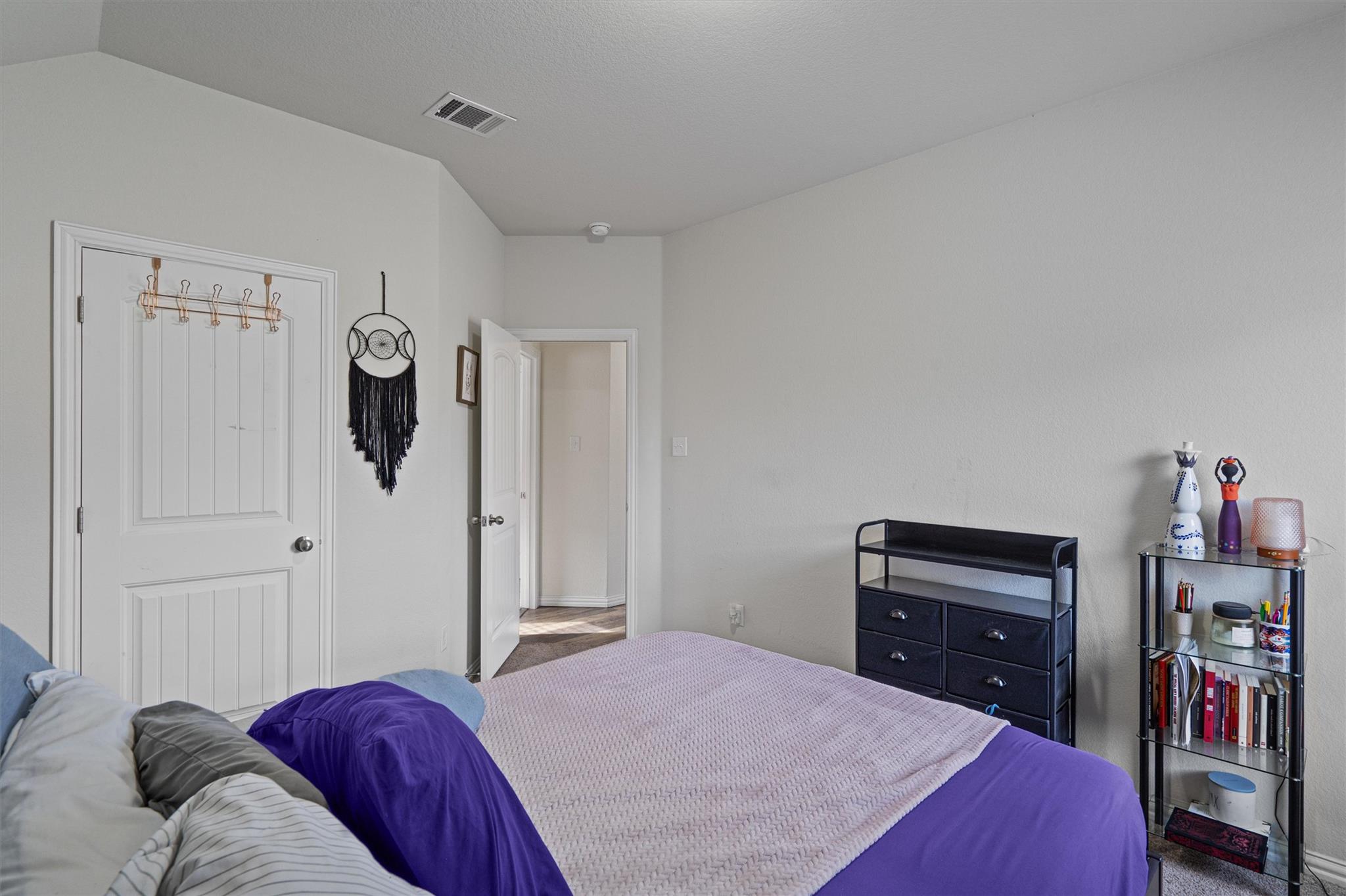 804 Farm House Dr, Hutto, TX 78634