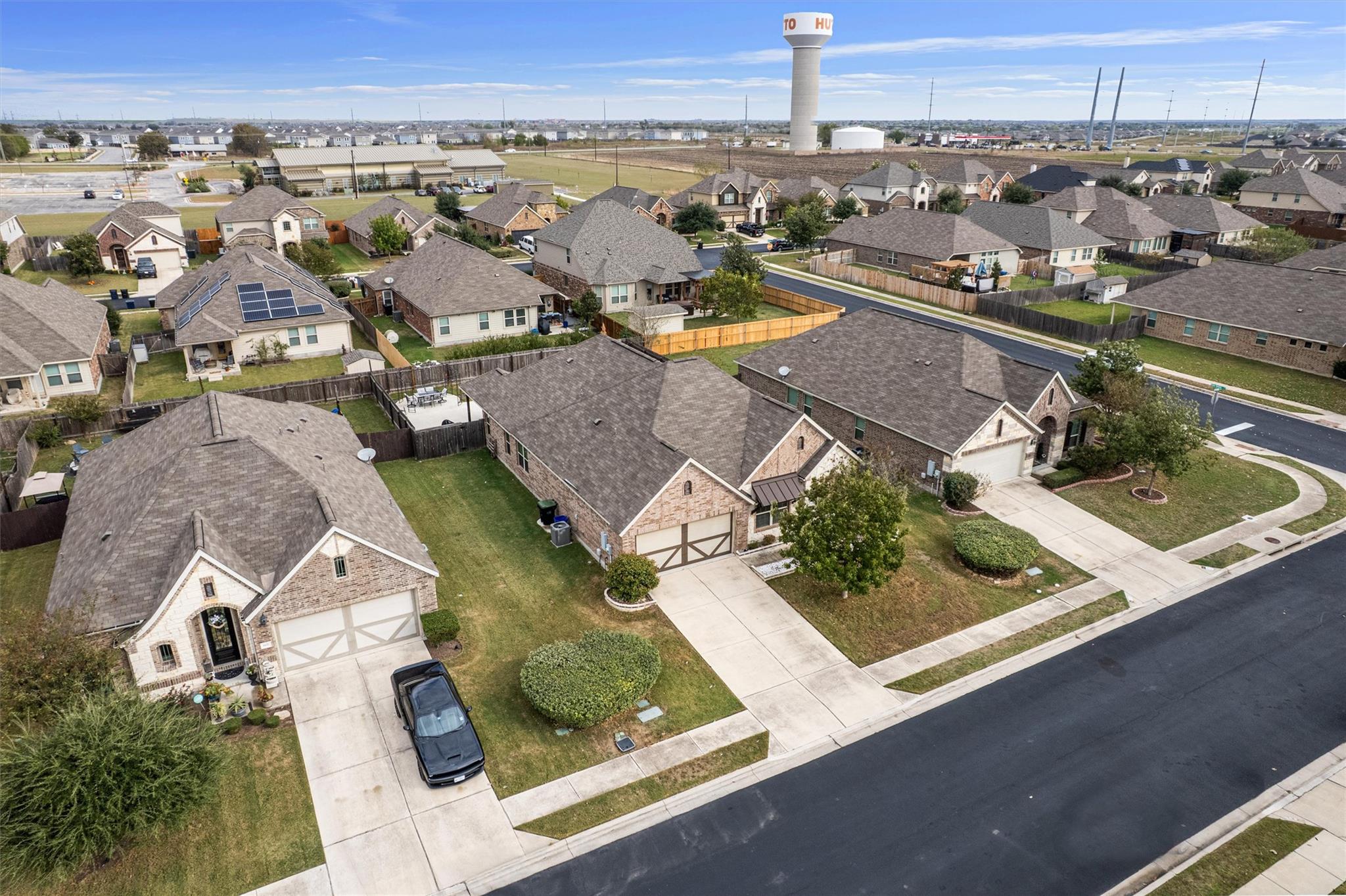 804 Farm House Dr, Hutto, TX 78634