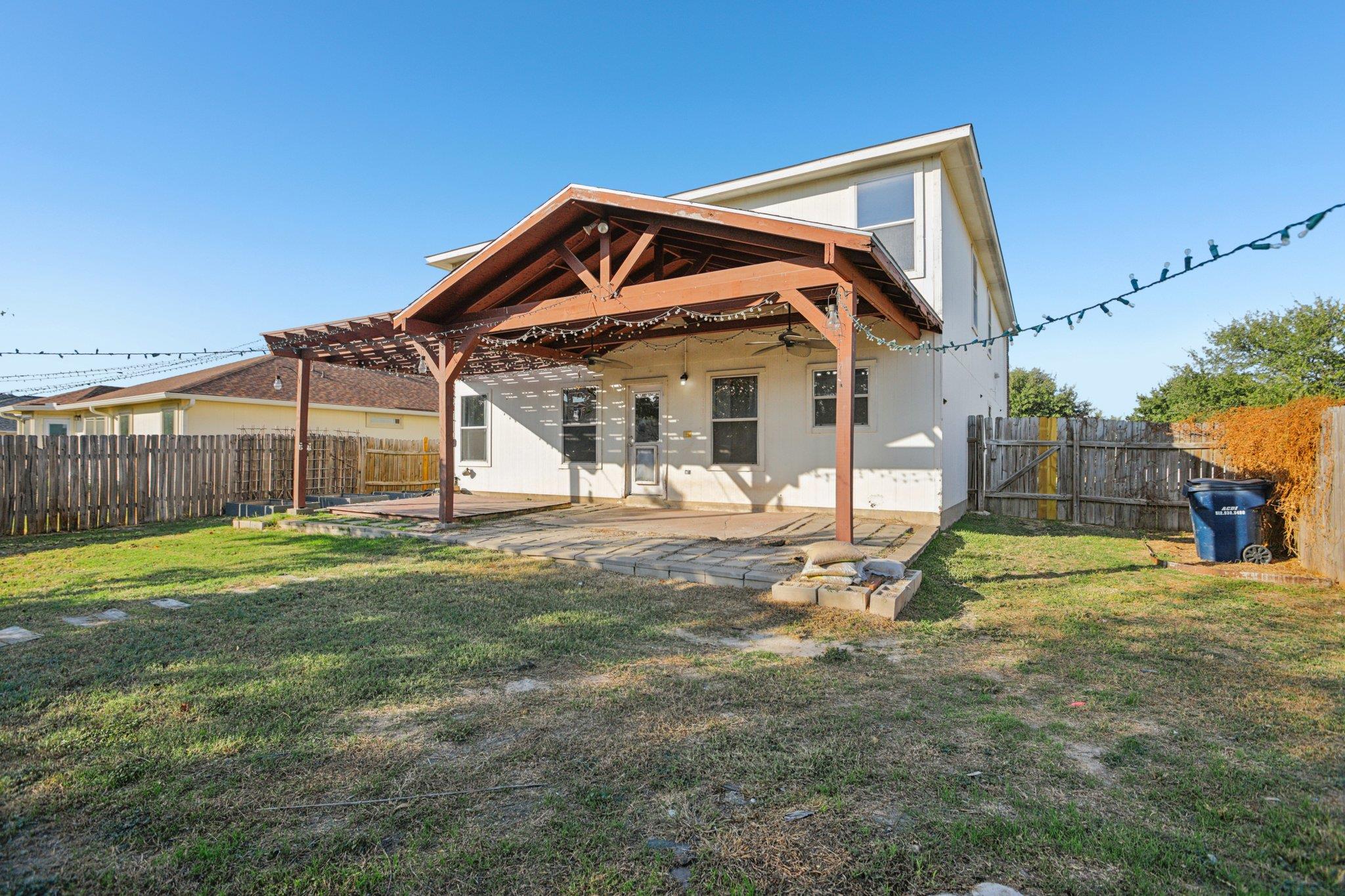 125 Phillips St, Hutto, TX 78621