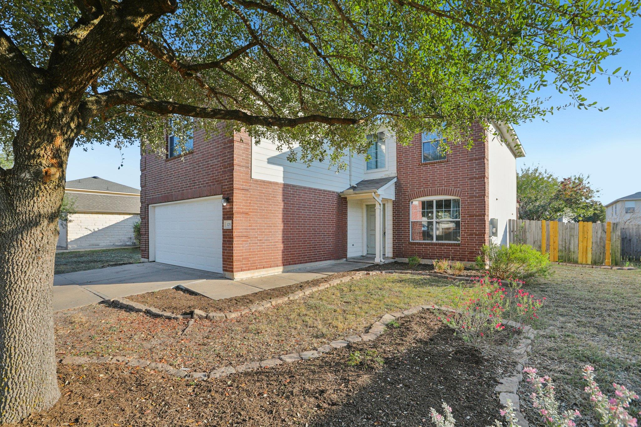 125 Phillips St, Hutto, TX 78621