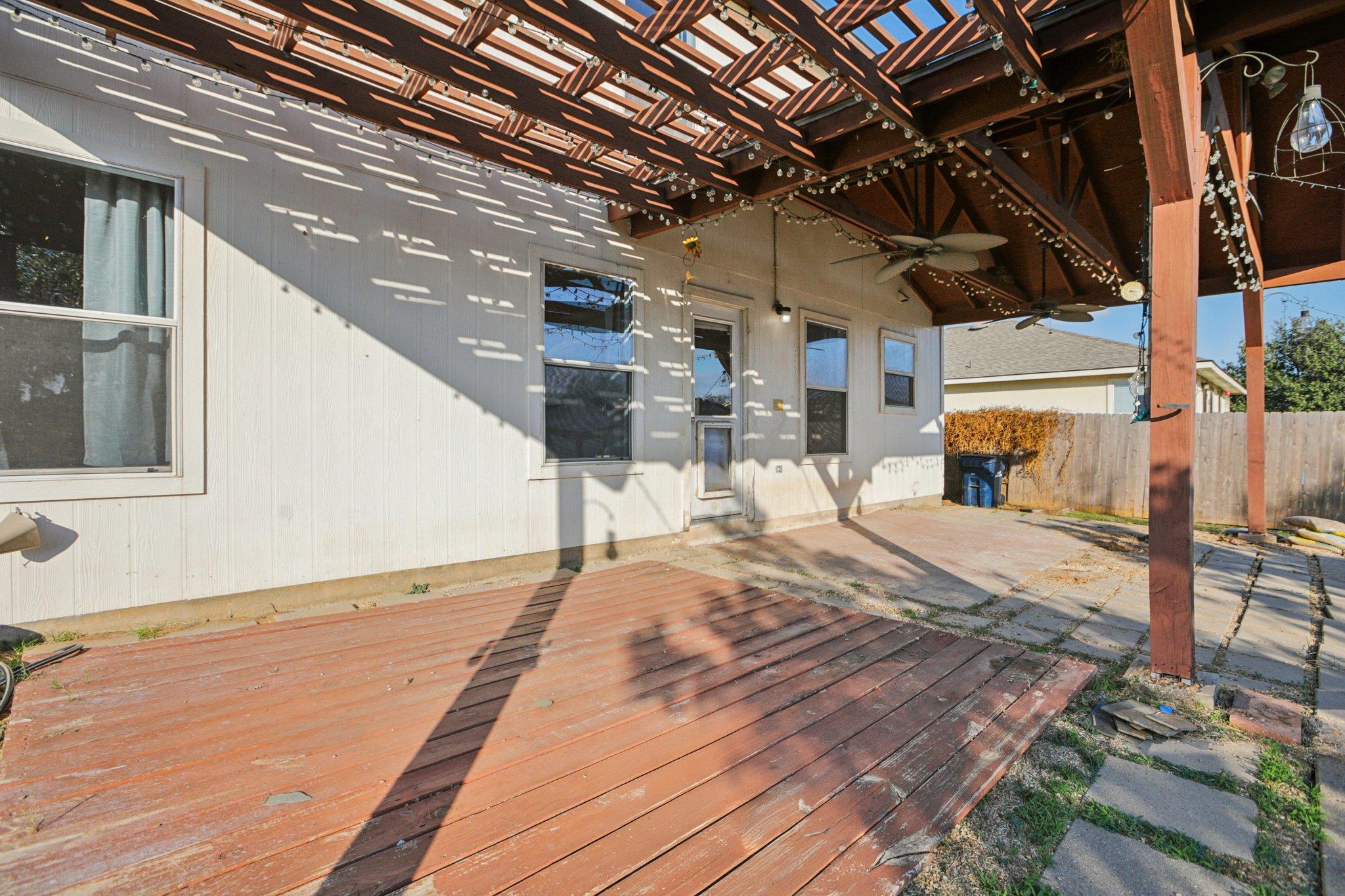 125 Phillips St, Hutto, TX 78621