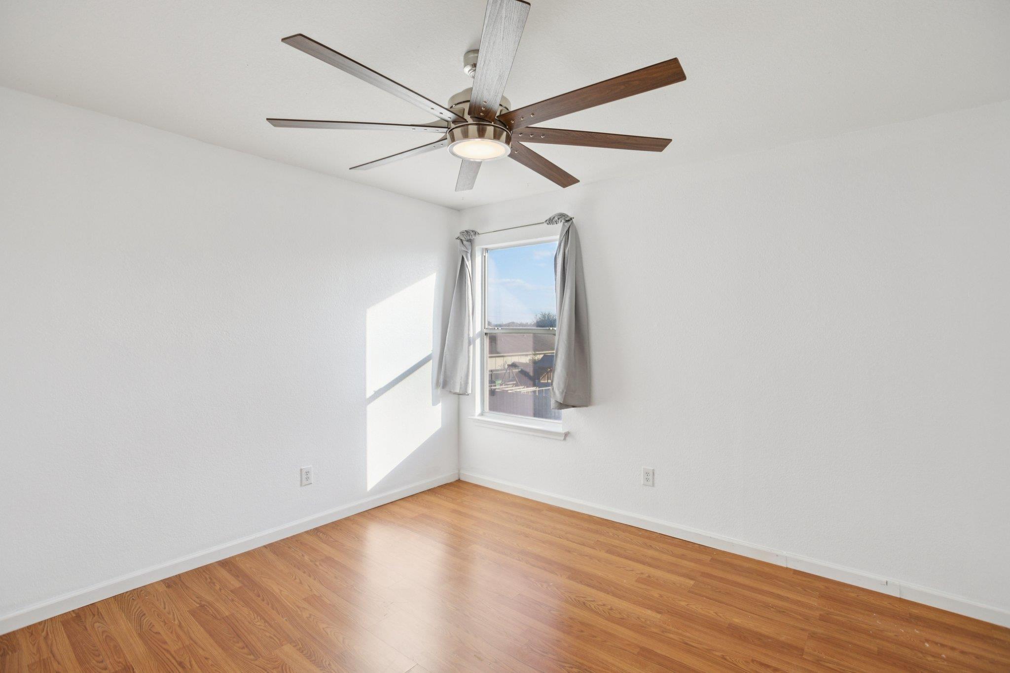 125 Phillips St, Hutto, TX 78621