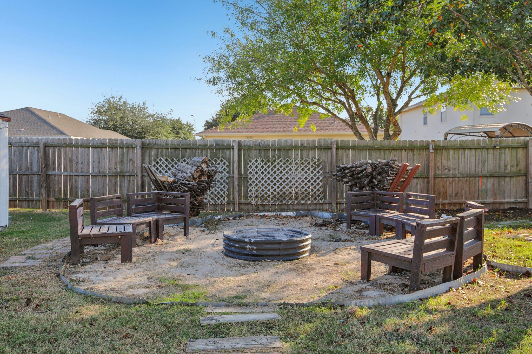 125 Phillips St, Hutto, TX 78621