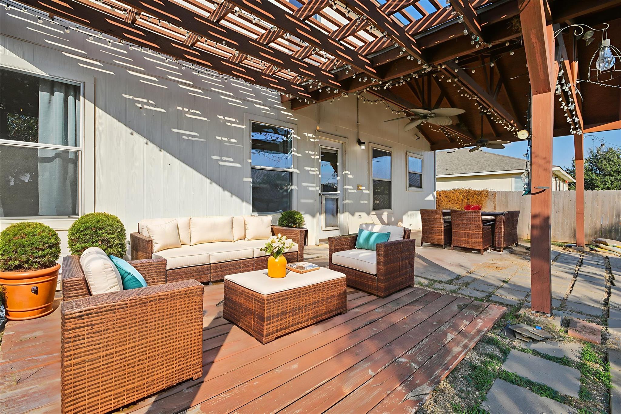 125 Phillips St, Hutto, TX 78621