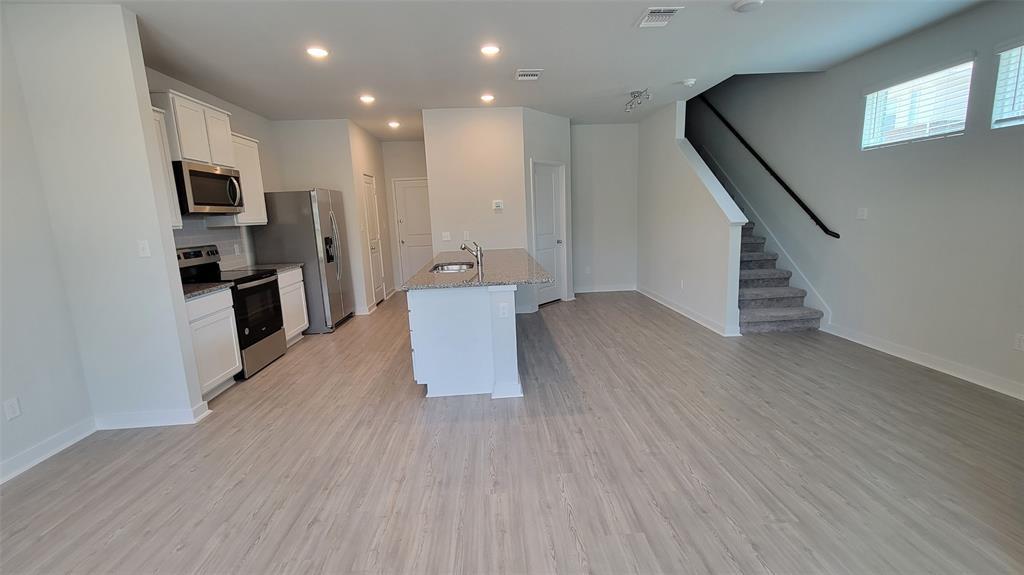 605 W South St # 231, Leander, TX 78641