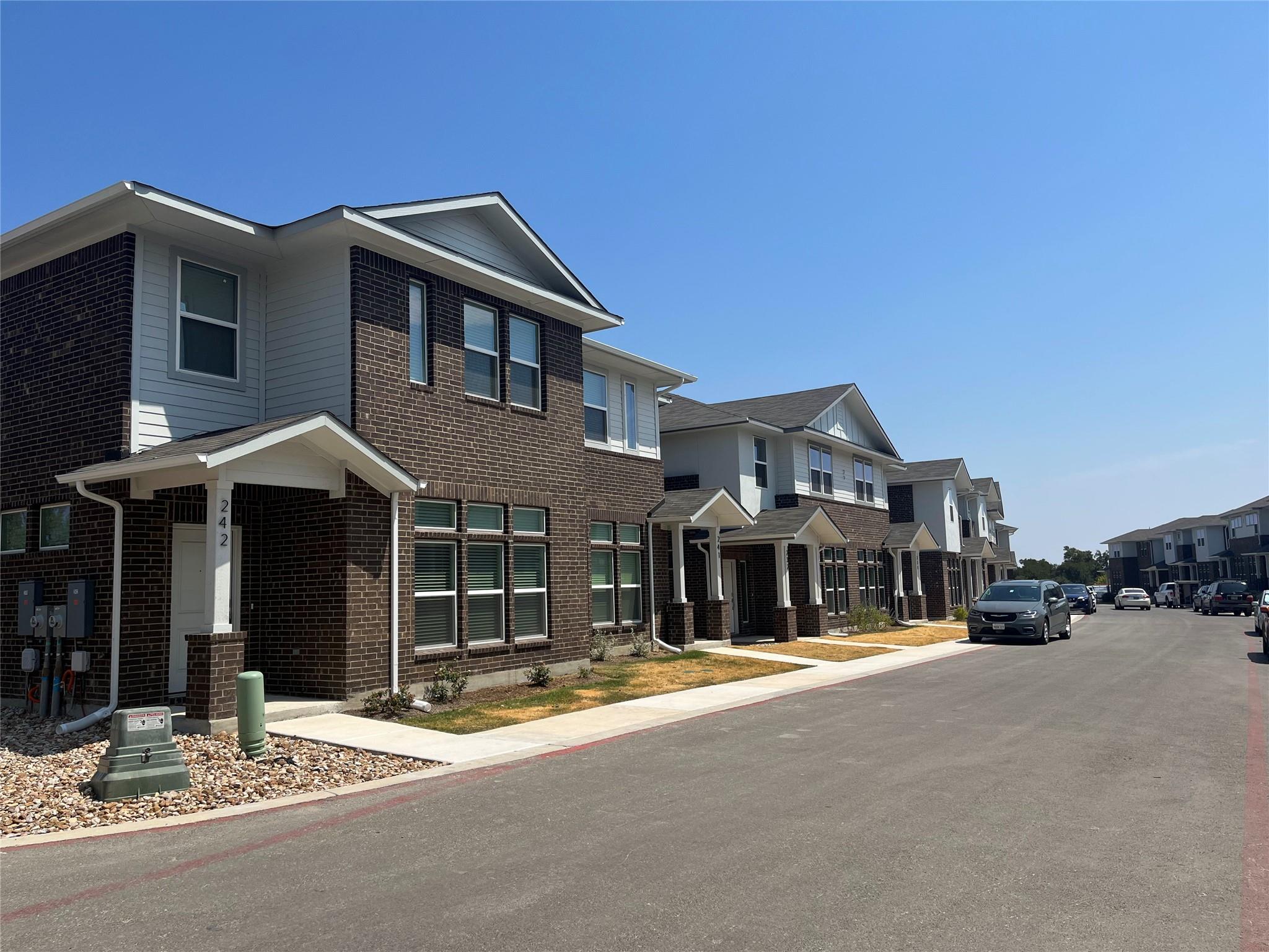 605 W South St # 231, Leander, TX 78641