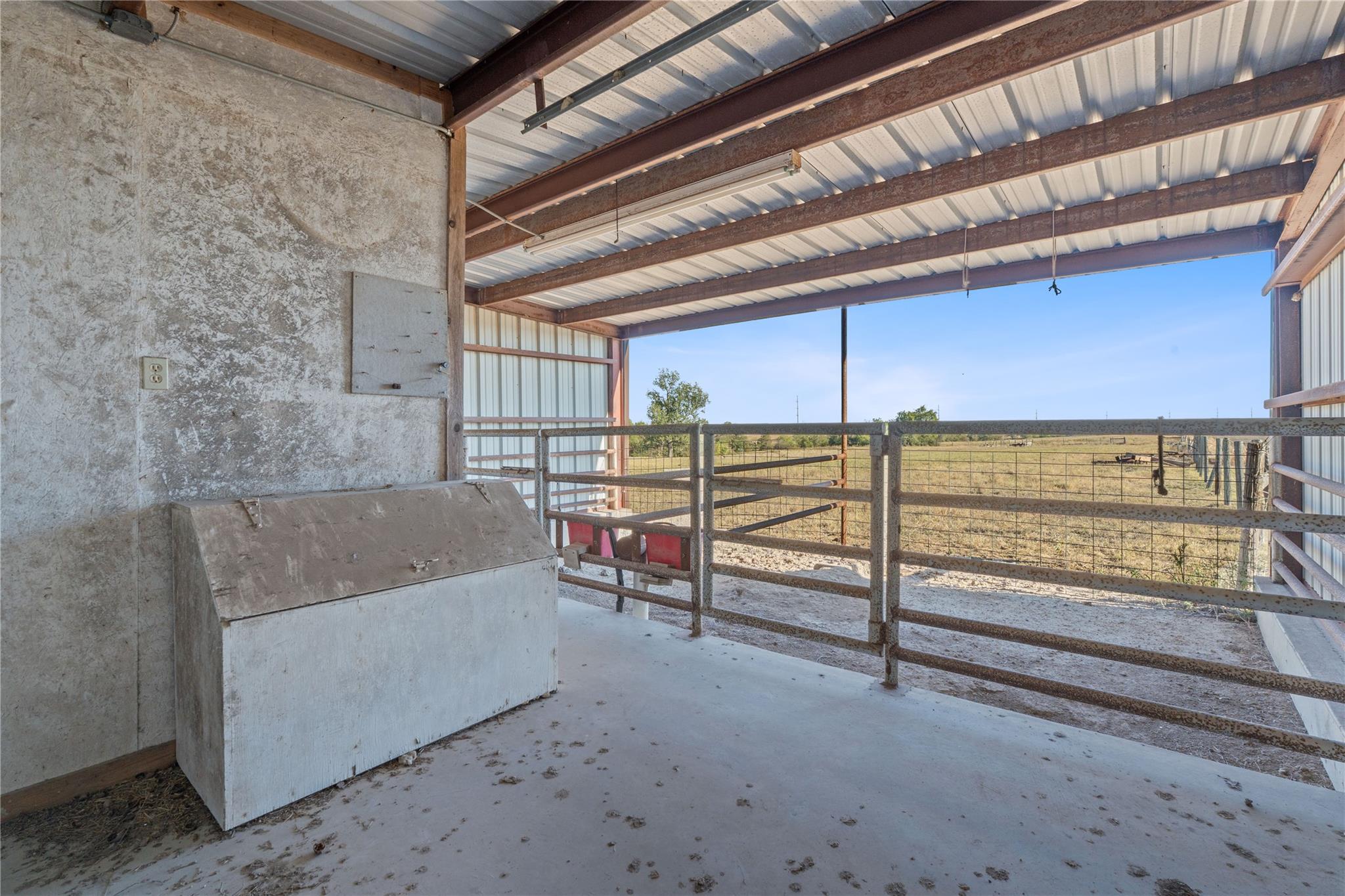400 County Road 483, Taylor, TX 76574