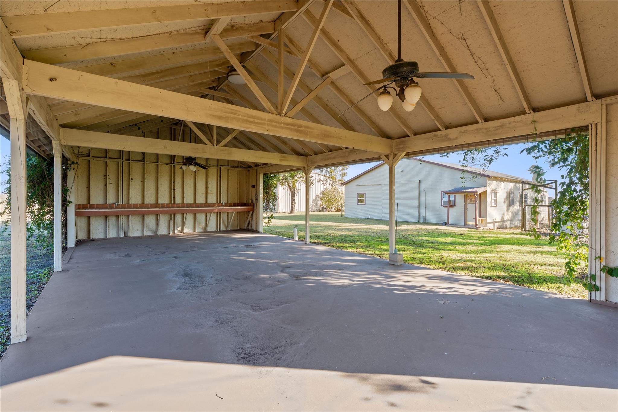 400 County Road 483, Taylor, TX 76574