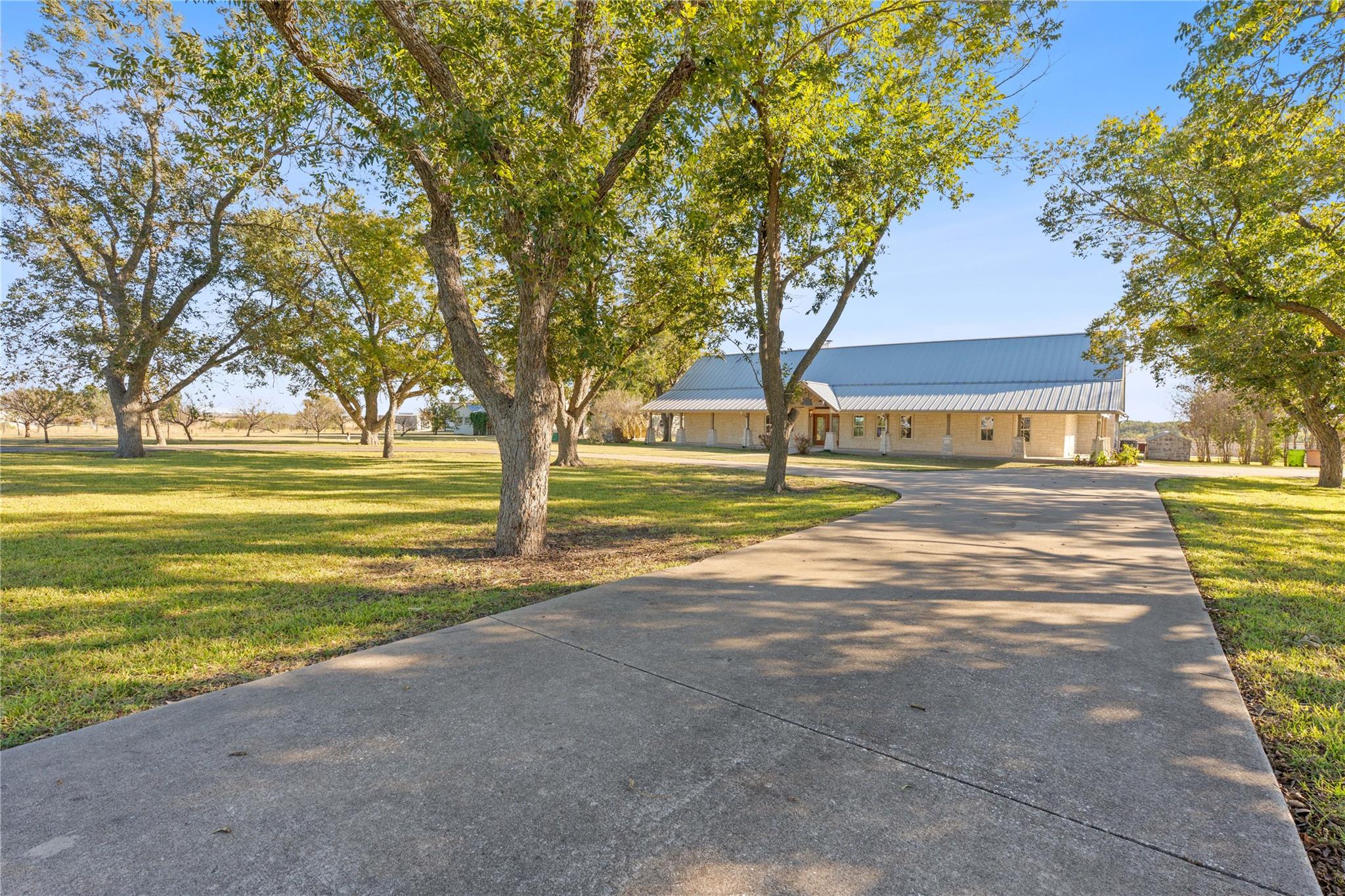 400 County Road 483, Taylor, TX 76574