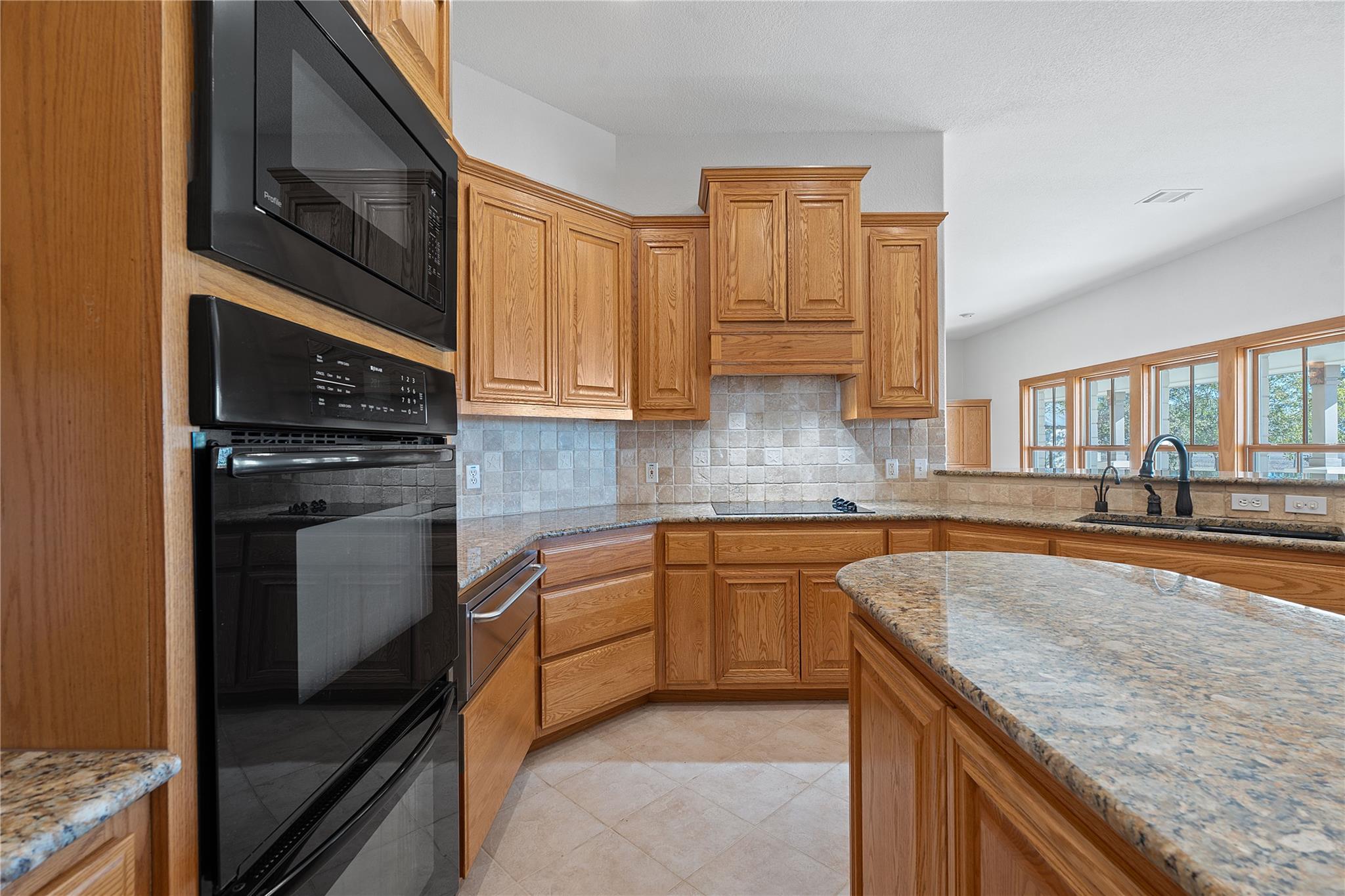 400 County Road 483, Taylor, TX 76574