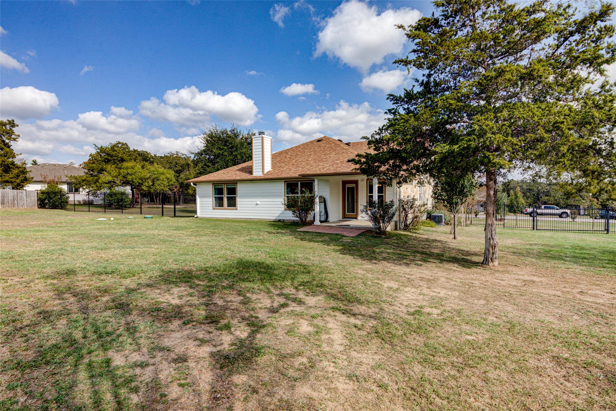112 Speegle Ct, Cedar Creek, TX 78612