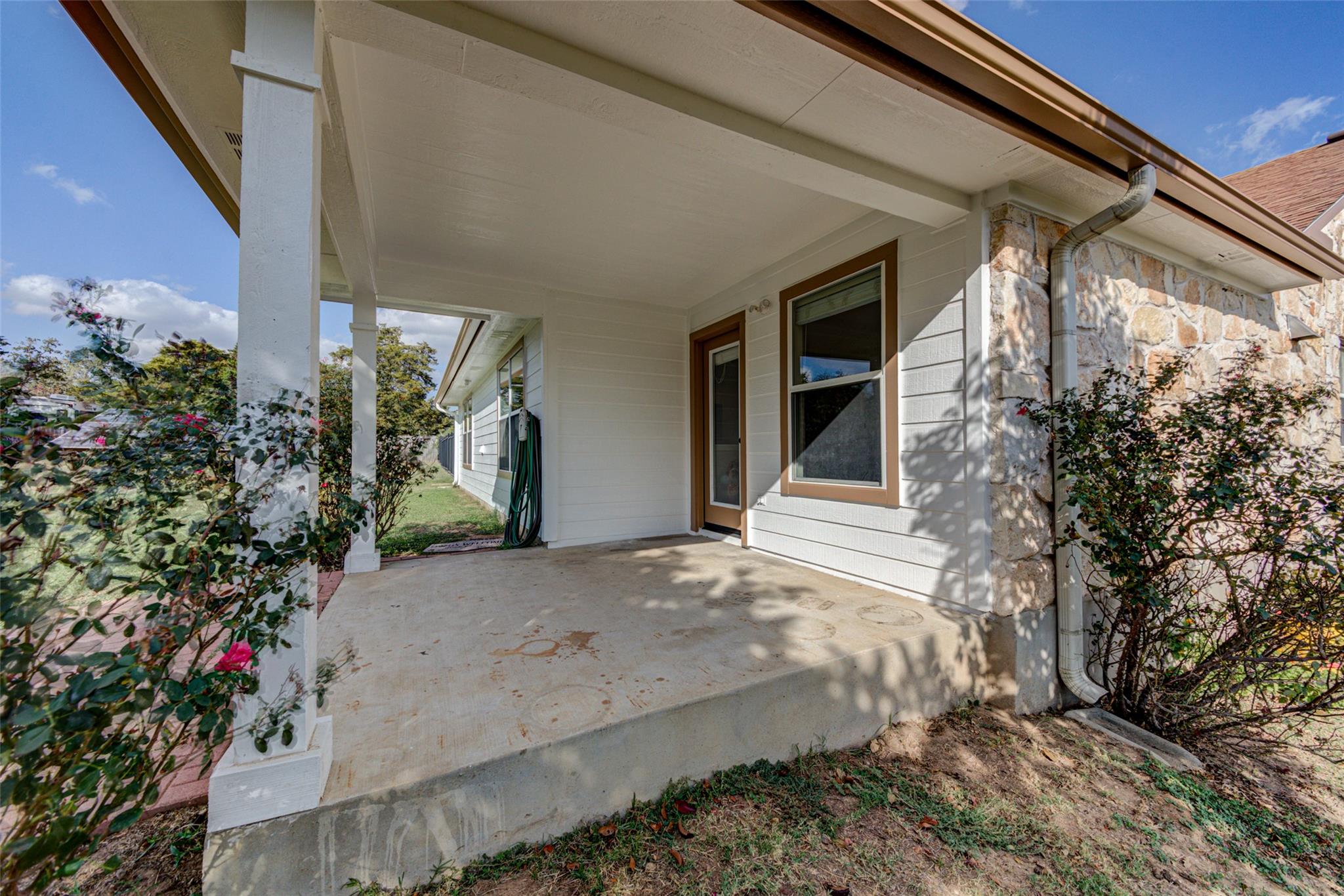 112 Speegle Ct, Cedar Creek, TX 78612