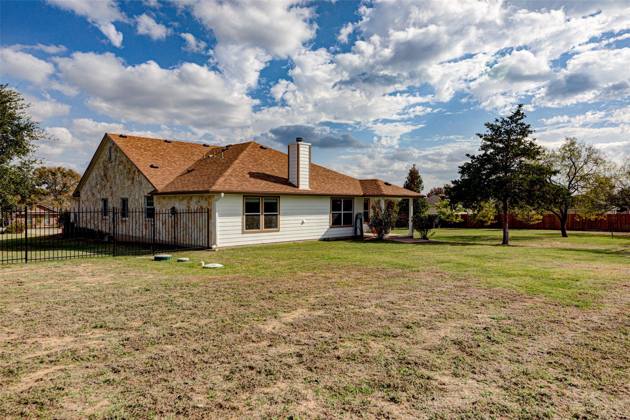 112 Speegle Ct, Cedar Creek, TX 78612