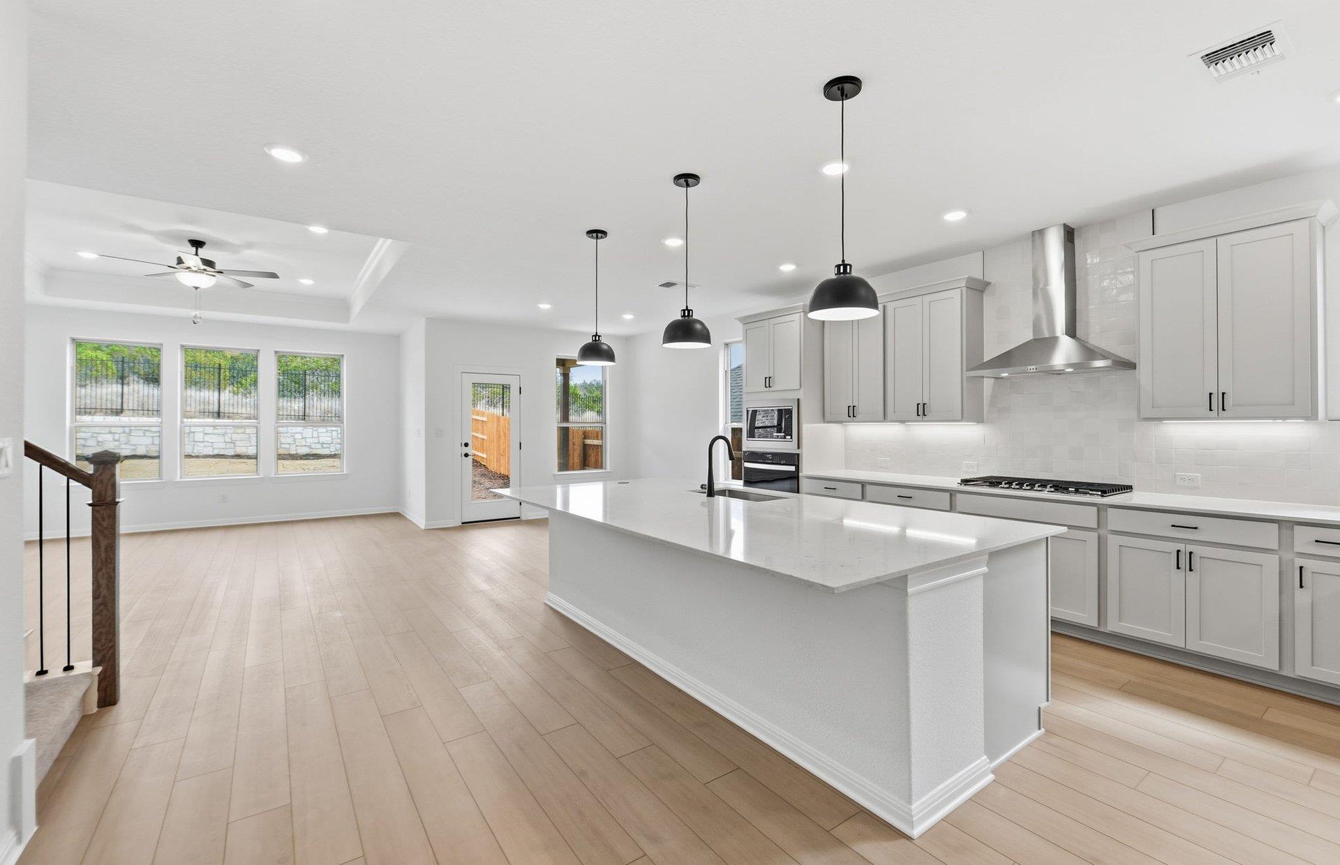 6917 Cliff Rose Dr, Spicewood, TX 78669