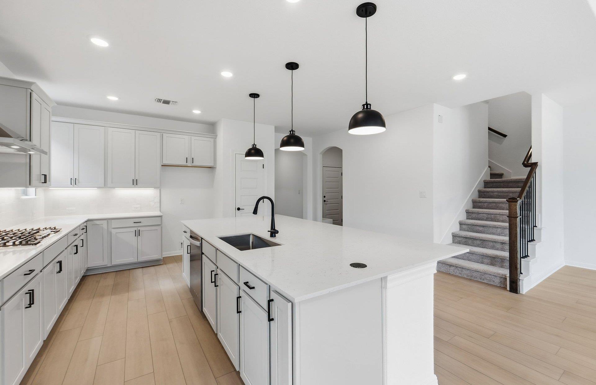 6917 Cliff Rose Dr, Spicewood, TX 78669