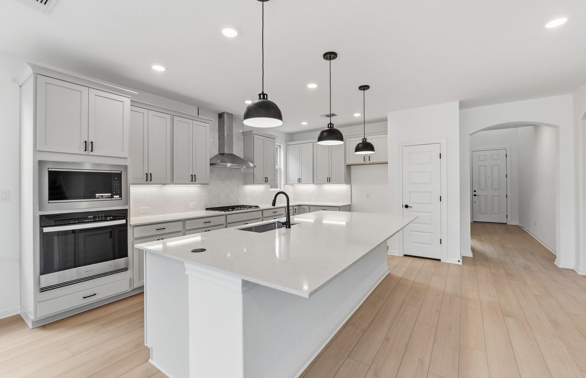 6917 Cliff Rose Dr, Spicewood, TX 78669