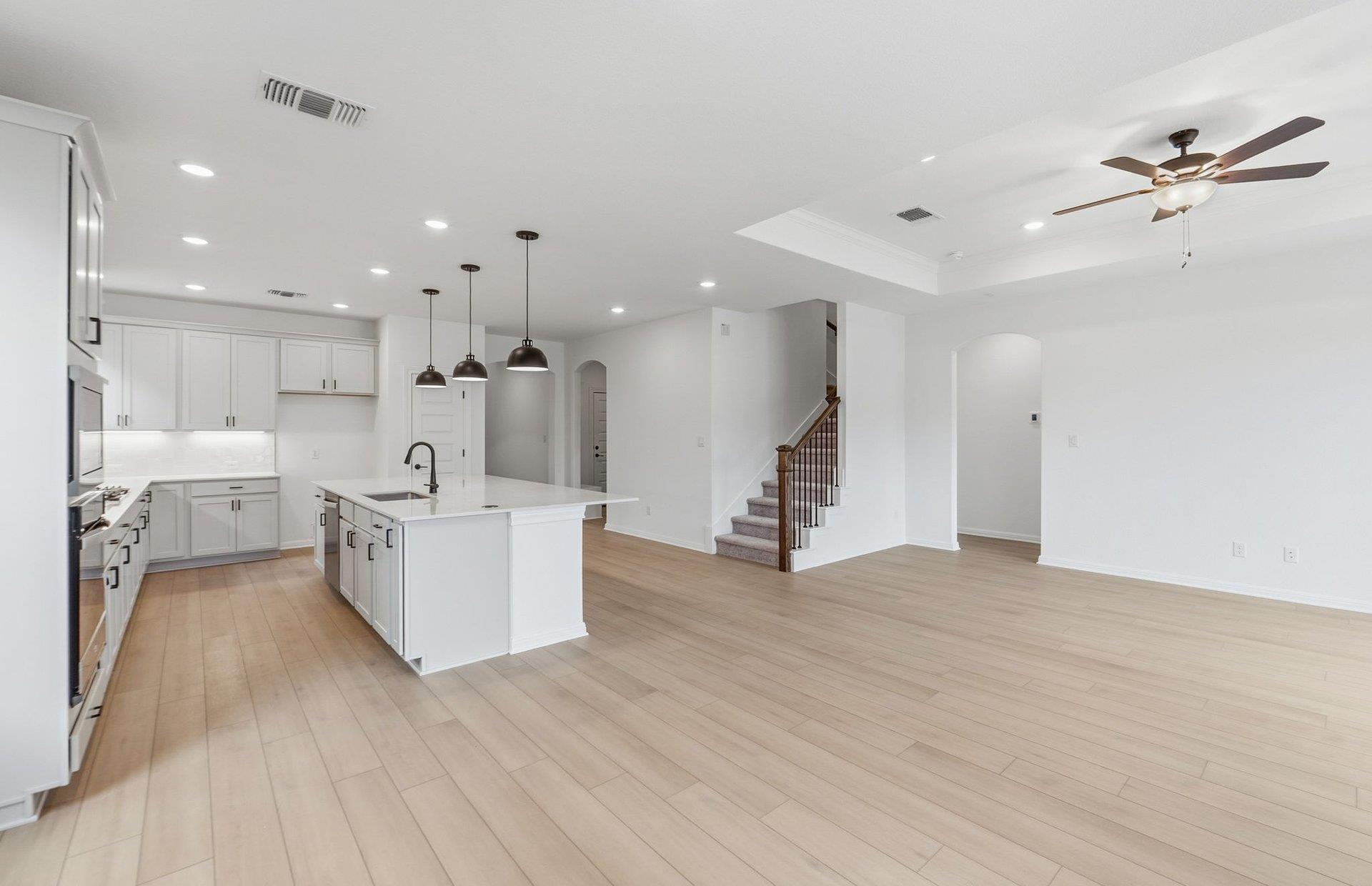 6917 Cliff Rose Dr, Spicewood, TX 78669