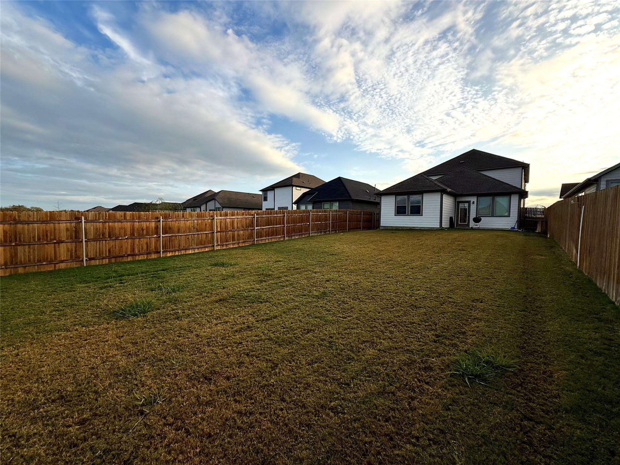 174 Gullivers Dr, Elgin, TX 78621