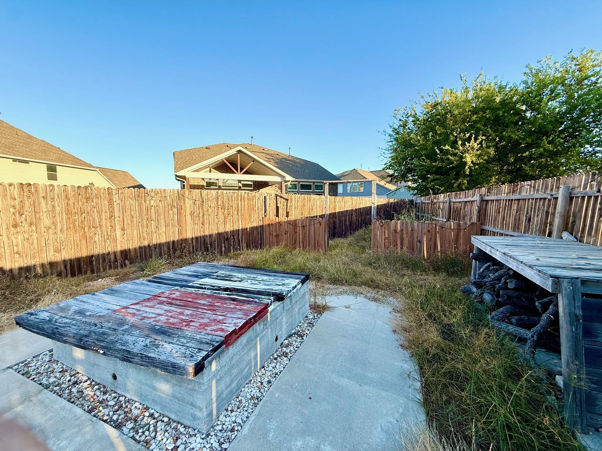 249 La Dera Dr, Liberty Hill, TX 78642