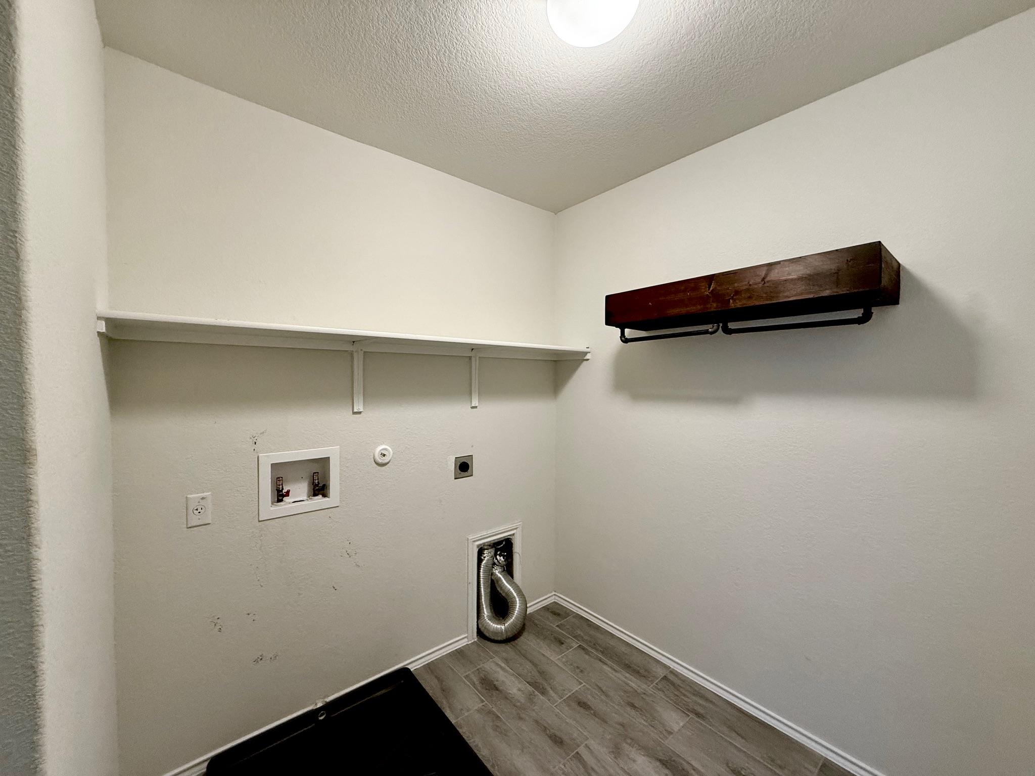 249 La Dera Dr, Liberty Hill, TX 78642