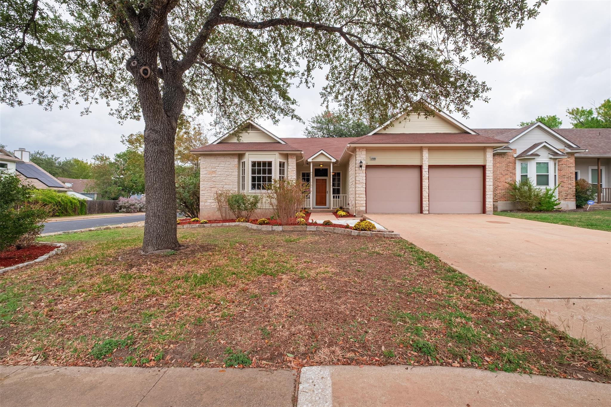 12505 Hunters Chase Dr, Austin, TX 78729