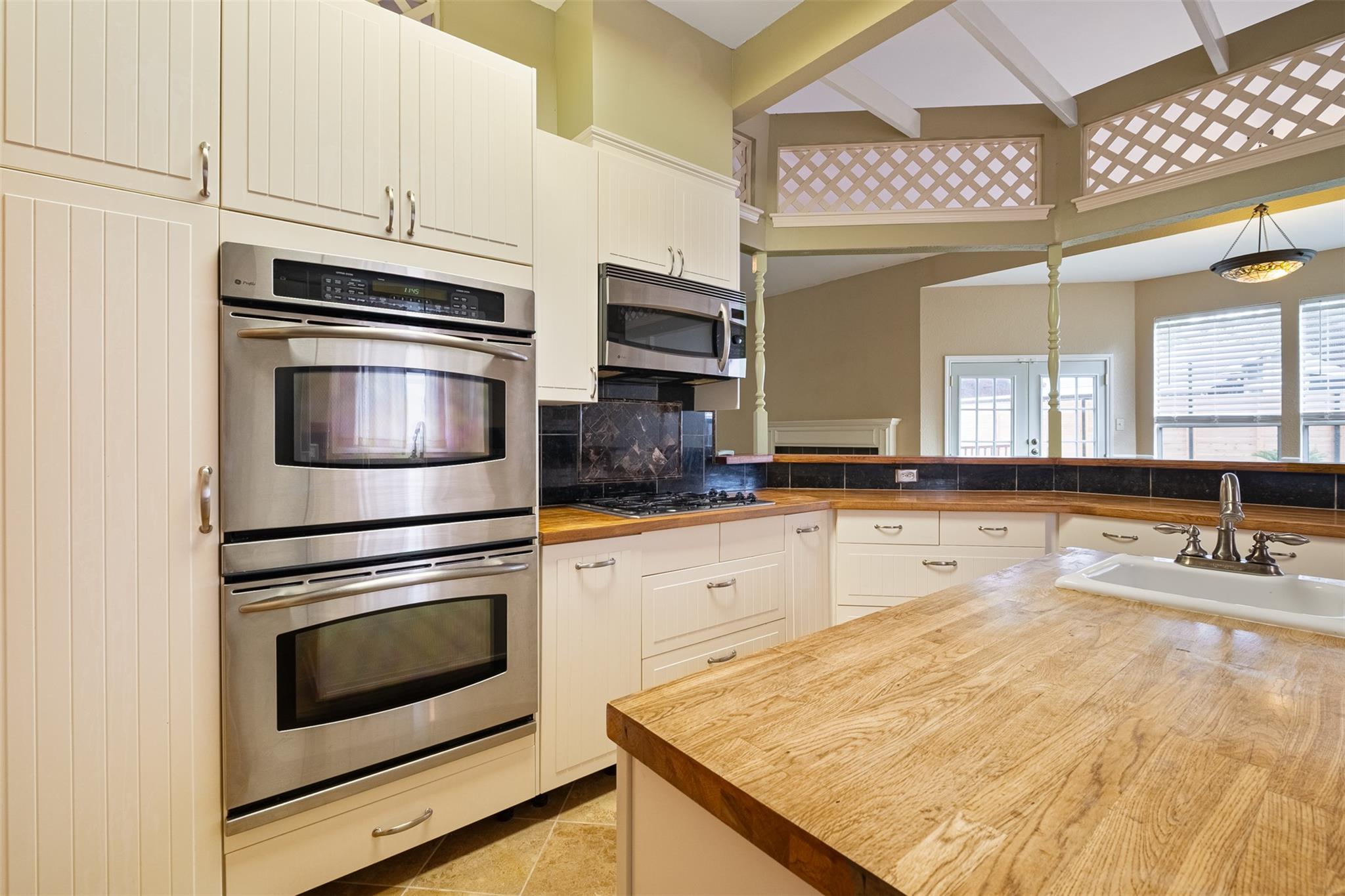 12505 Hunters Chase Dr, Austin, TX 78729