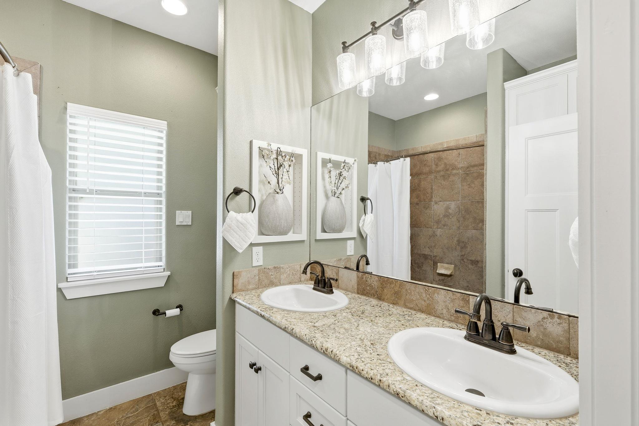 208 Independence Dr, Georgetown, TX 78633