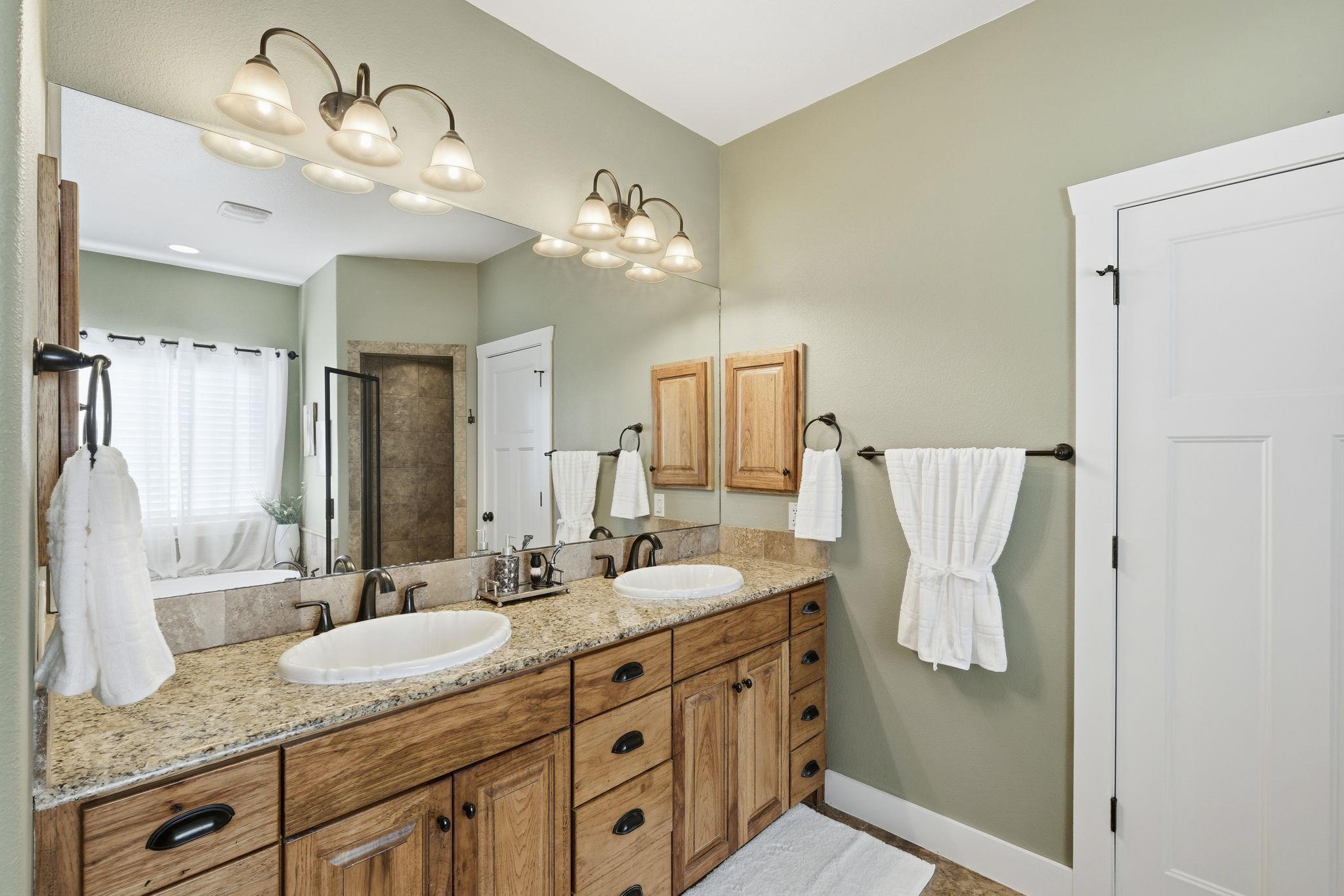 208 Independence Dr, Georgetown, TX 78633